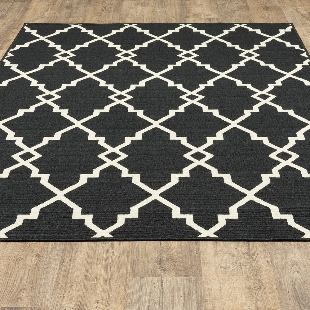 Style Haven Marianna Ornate Lattice Black/ Off-White Loop Pile Indoor Outdoor Area Rug