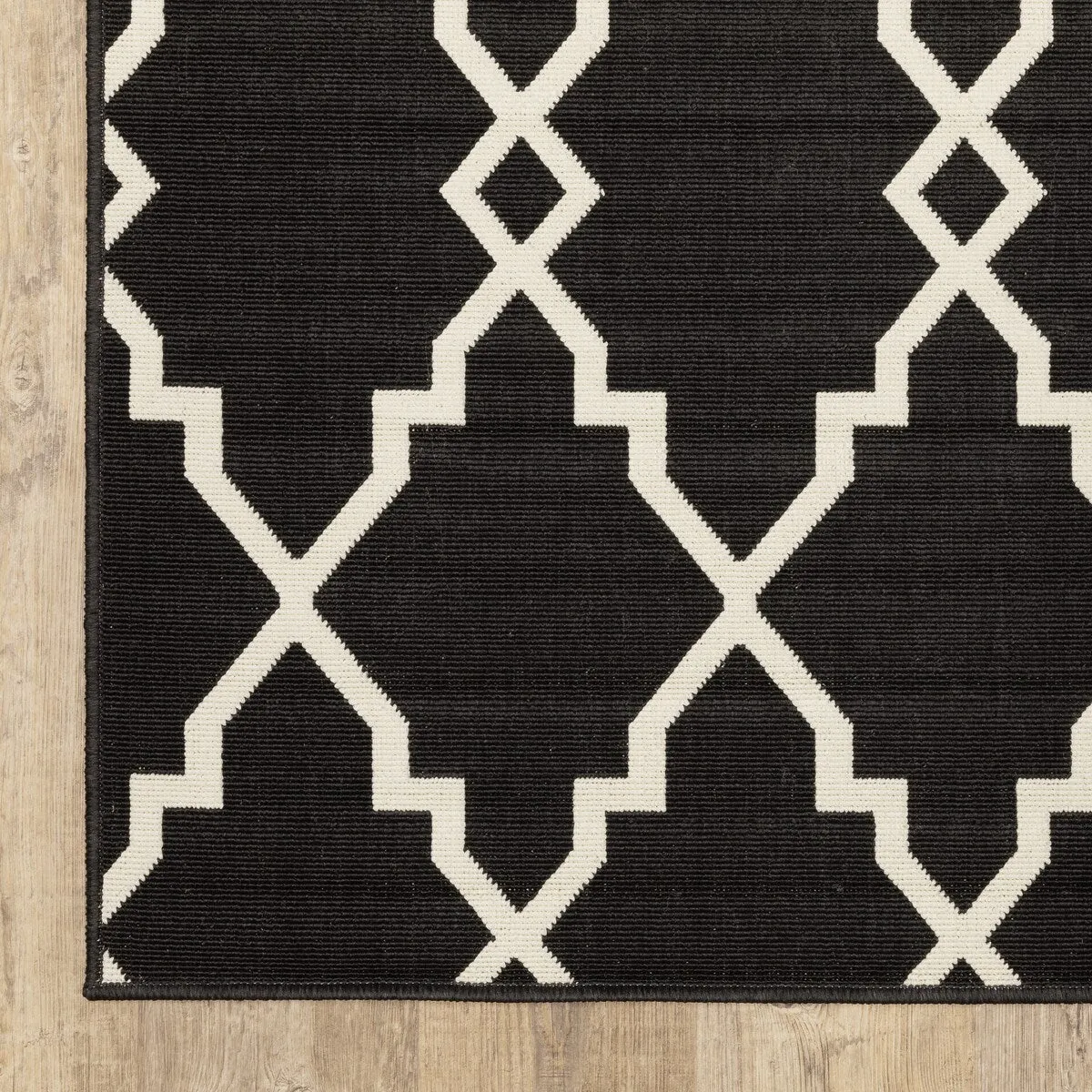 Style Haven Marianna Ornate Lattice Black/ Off-White Loop Pile Indoor Outdoor Area Rug