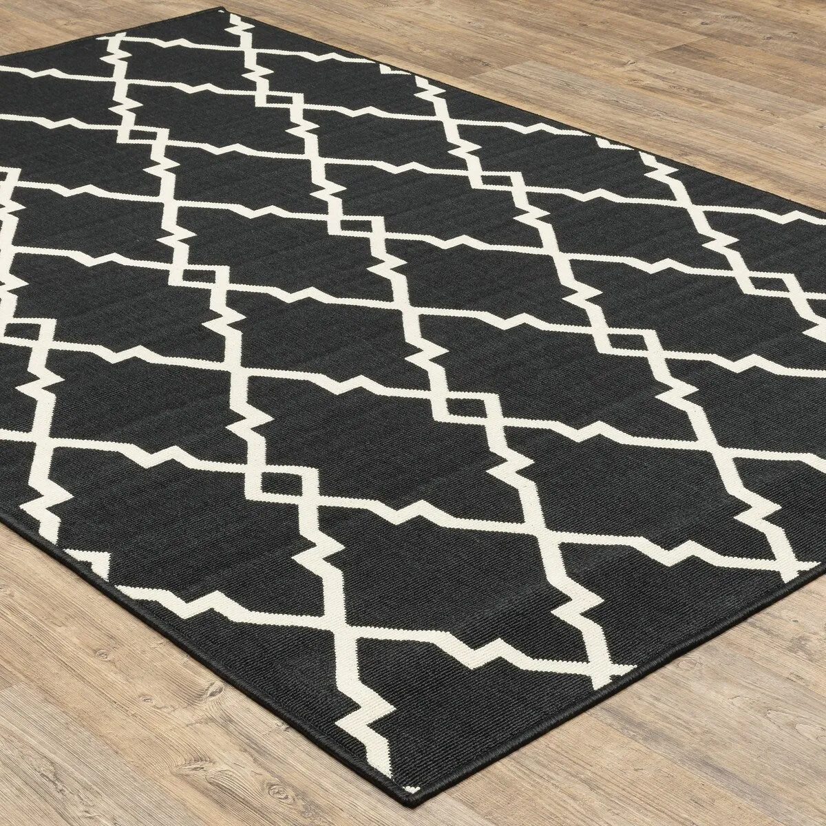Style Haven Marianna Ornate Lattice Black/ Off-White Loop Pile Indoor Outdoor Area Rug