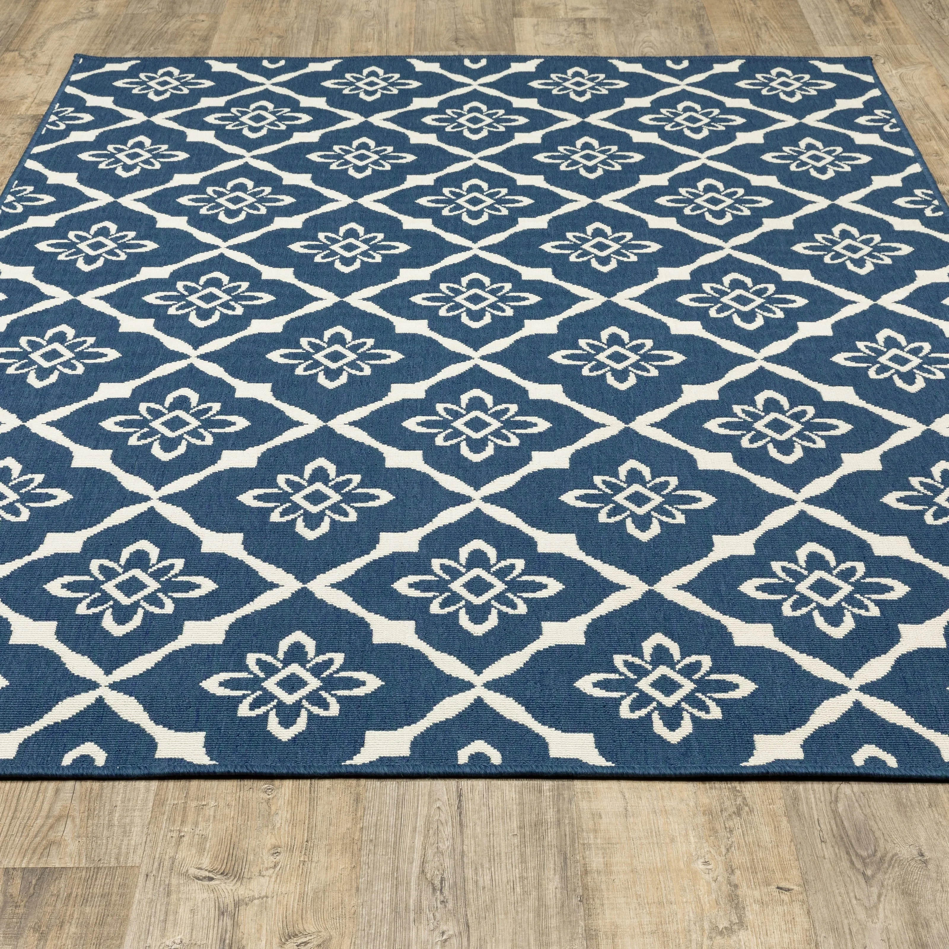 Style Haven Martinique Floral Lattice Indoor Outdoor Navy/Off-White Area Rug