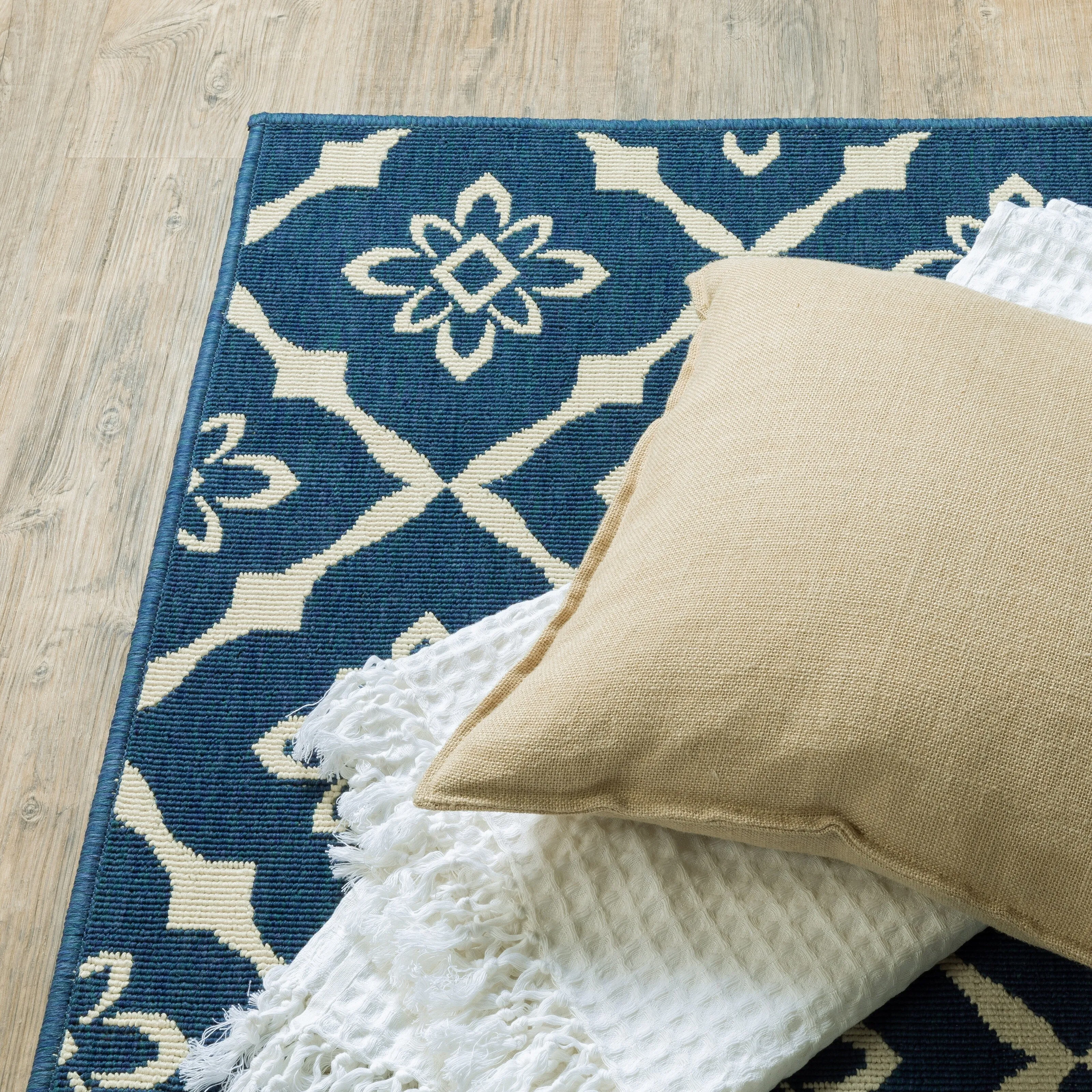 Style Haven Martinique Floral Lattice Indoor Outdoor Navy/Off-White Area Rug