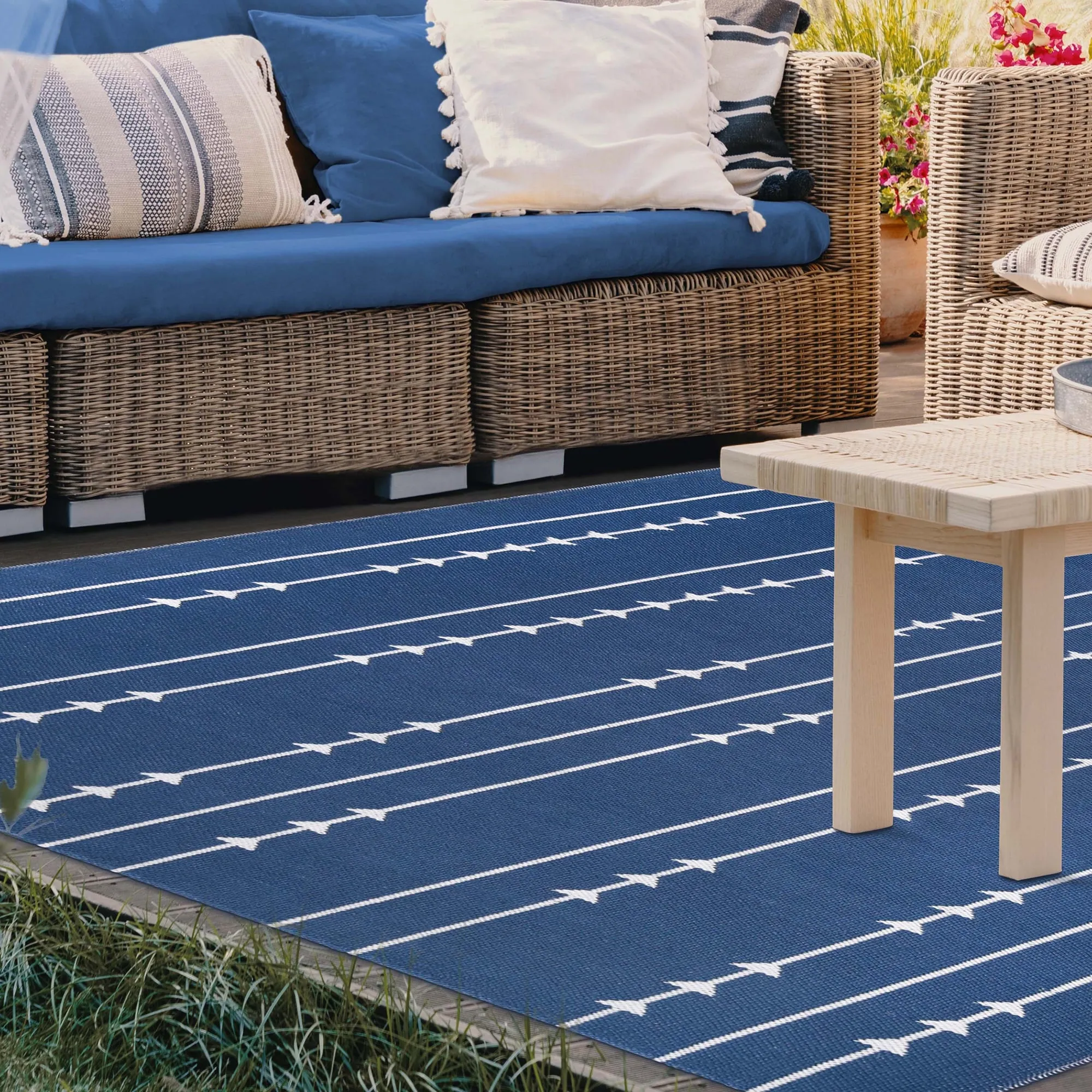 Superior Minimalist Bohemian Arrow Indoor Outdoor Area Rug