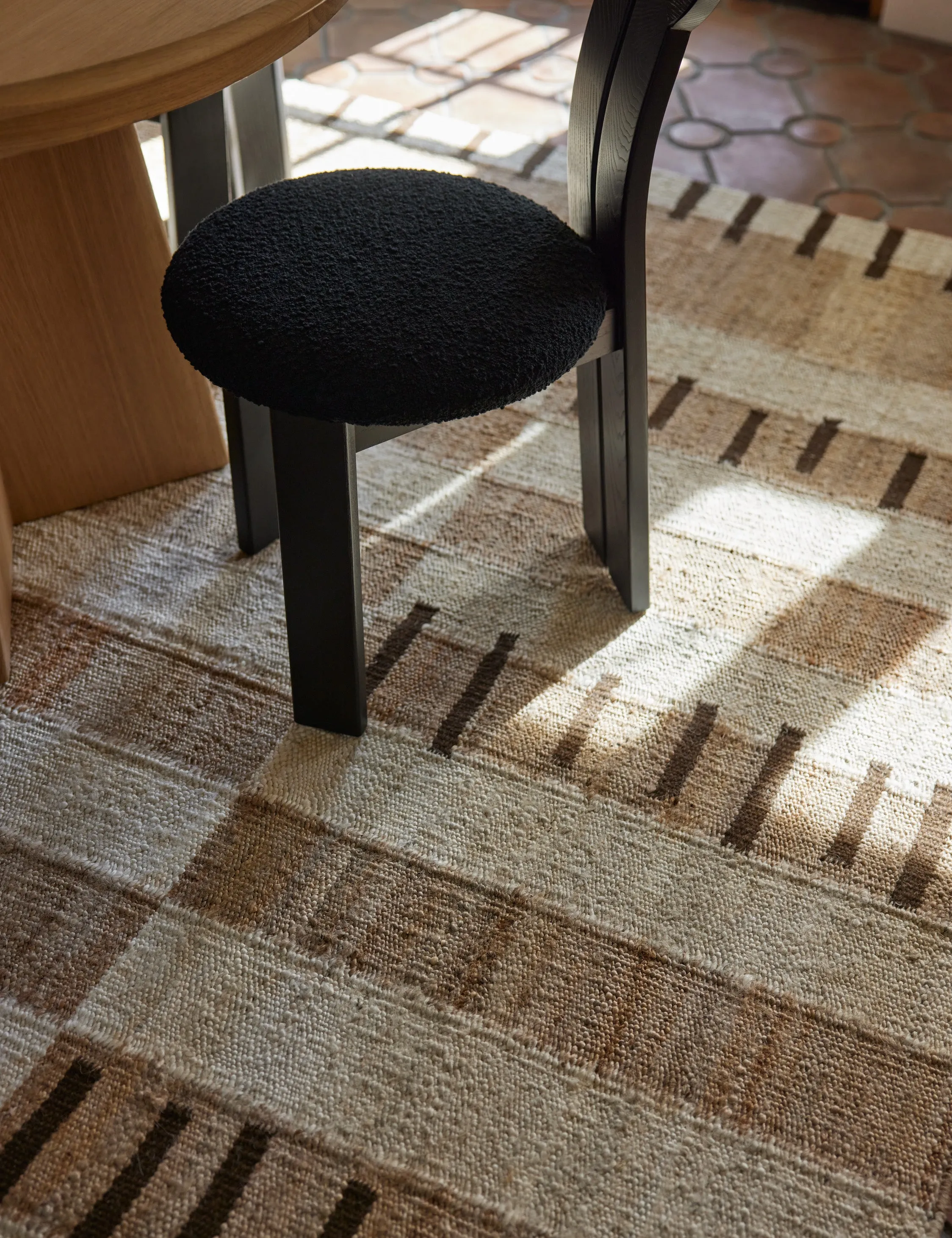 Tempo Flatweave Jute Rug by lan Byrd