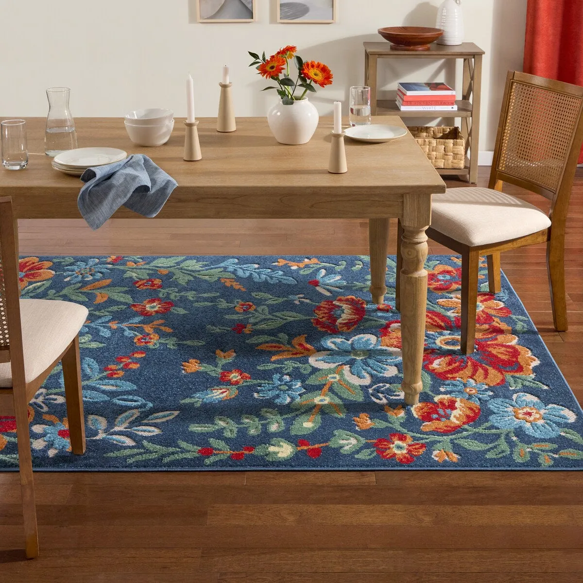 TOWN & COUNTRY EVERYDAY Hibiscus Bloom Modern Floral Indoor Outdoor Area Rug. UV Fade Resistant. High-Low Pile