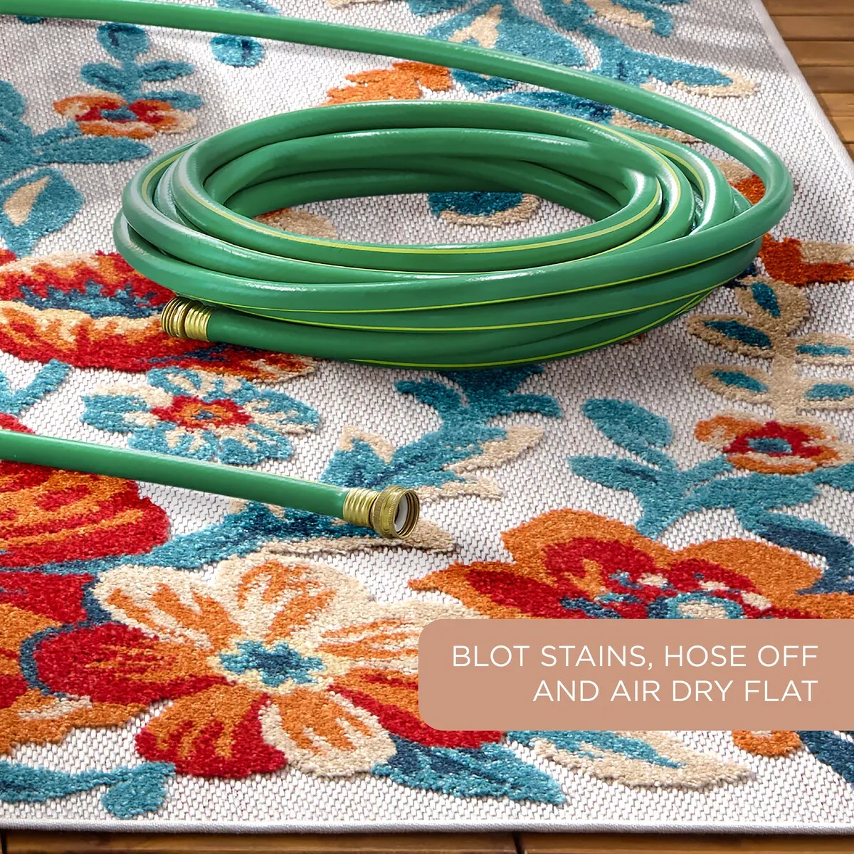 TOWN & COUNTRY EVERYDAY Hibiscus Bloom Modern Floral Indoor Outdoor Area Rug. UV Fade Resistant. High-Low Pile