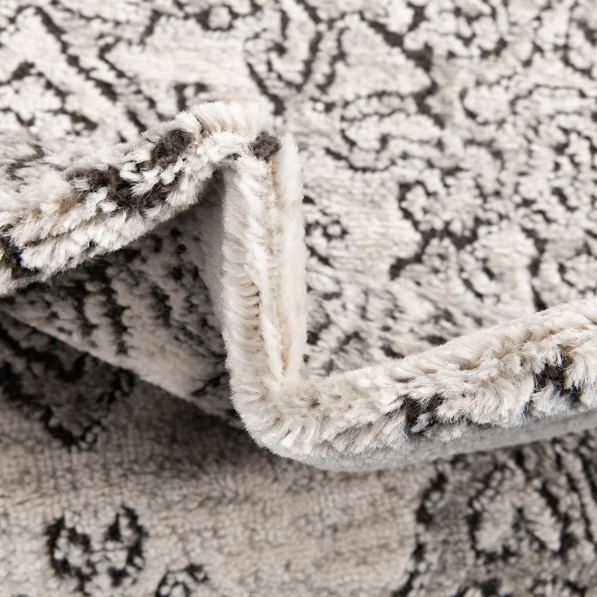 Traditional Jeopok Collection Area Rug