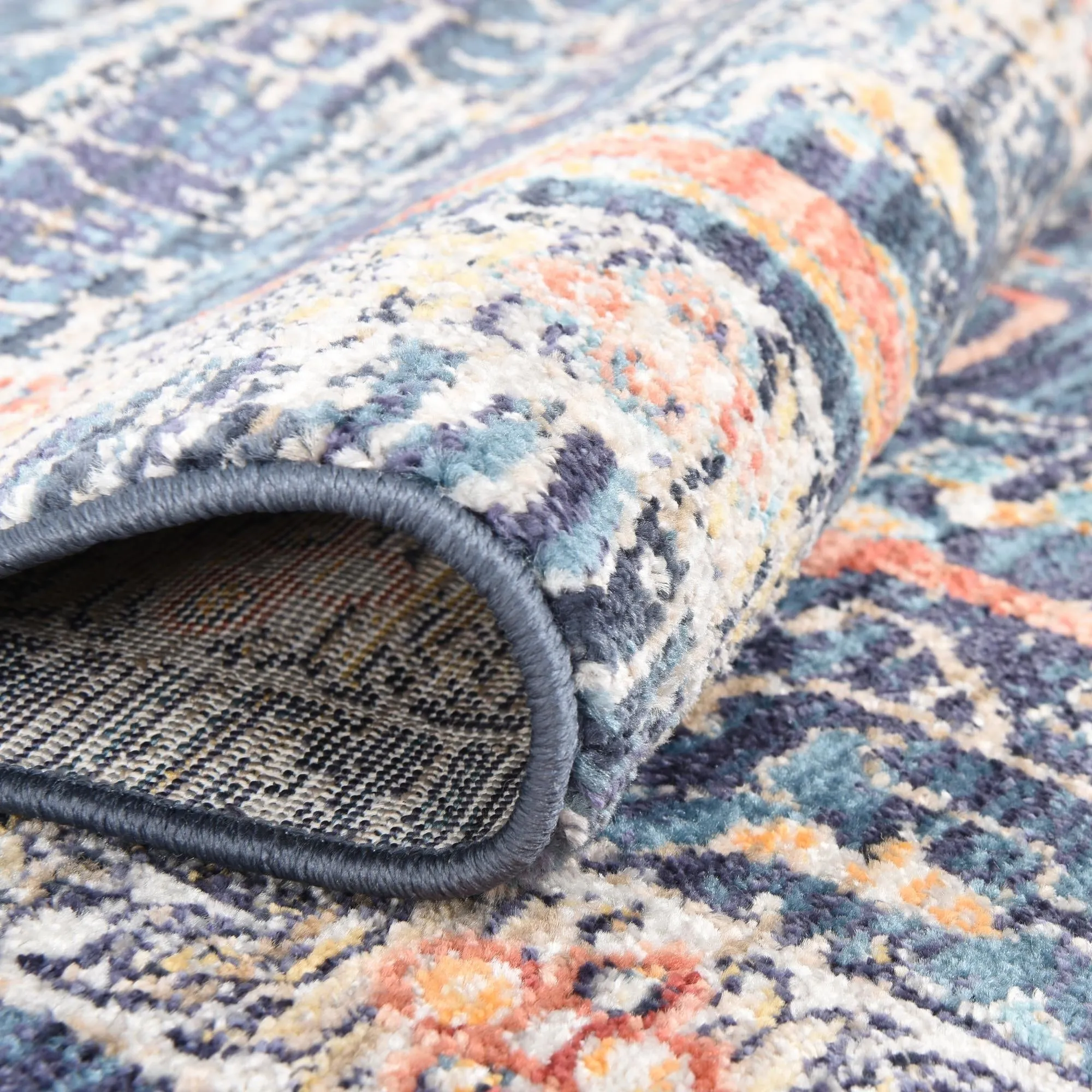 Traditional Nixa Collection Area Rug