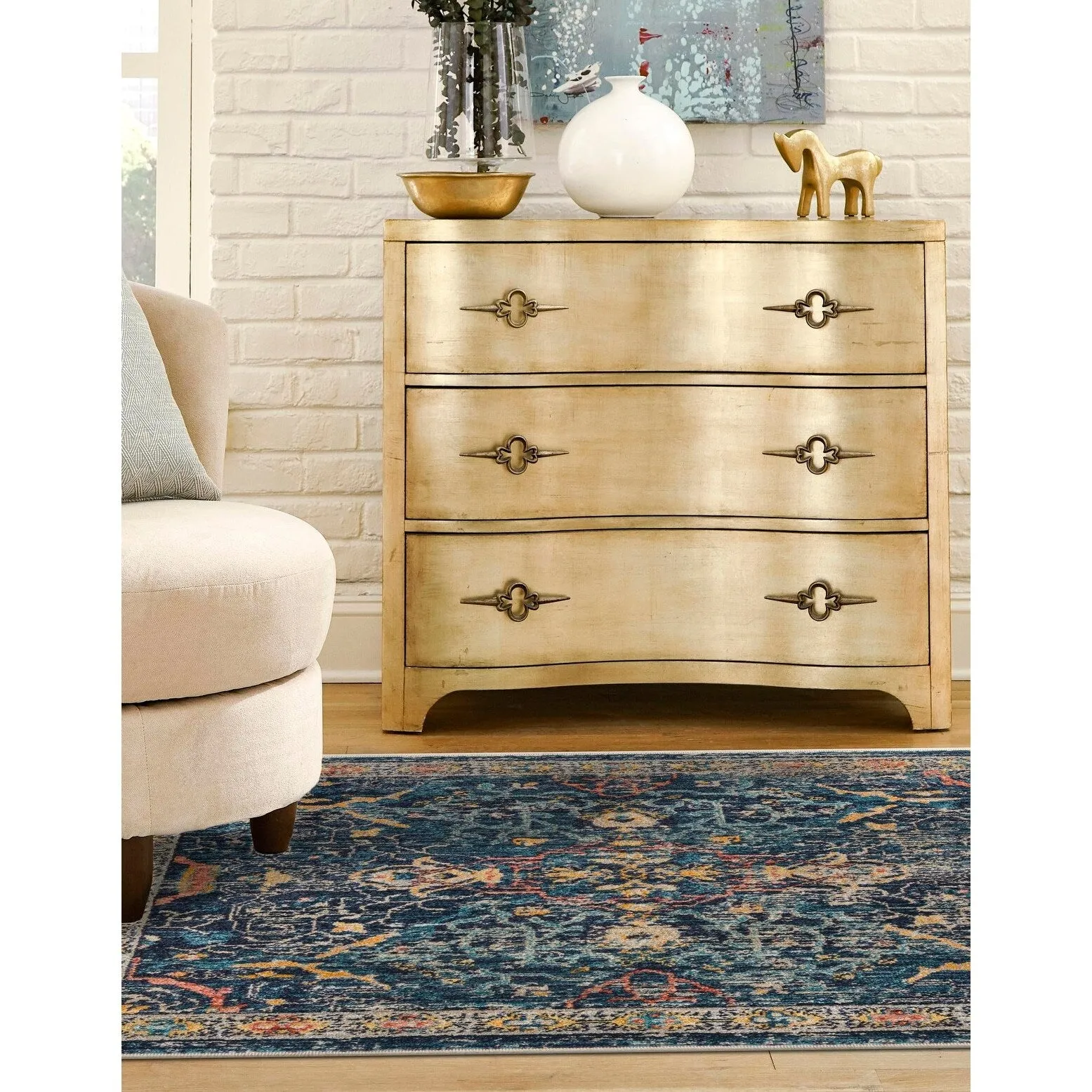Traditional Nixa Collection Area Rug