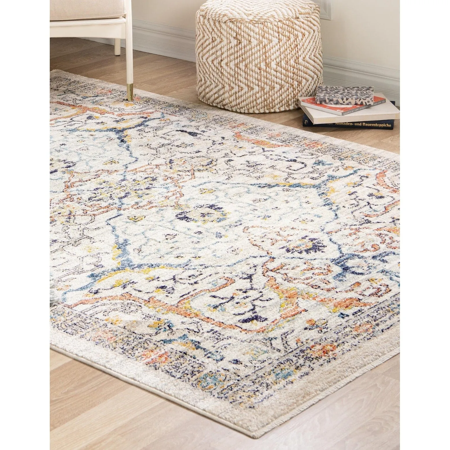 Traditional Nixa Collection Area Rug