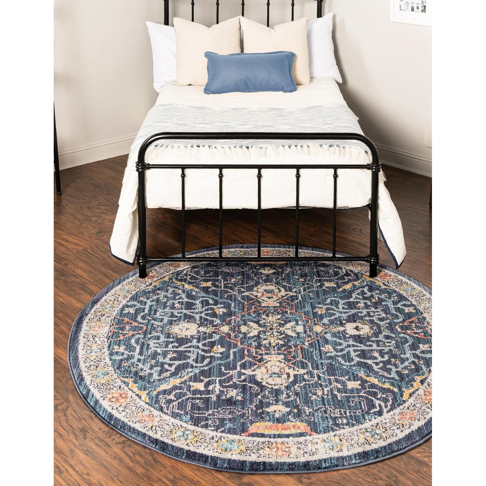 Traditional Nixa Collection Area Rug