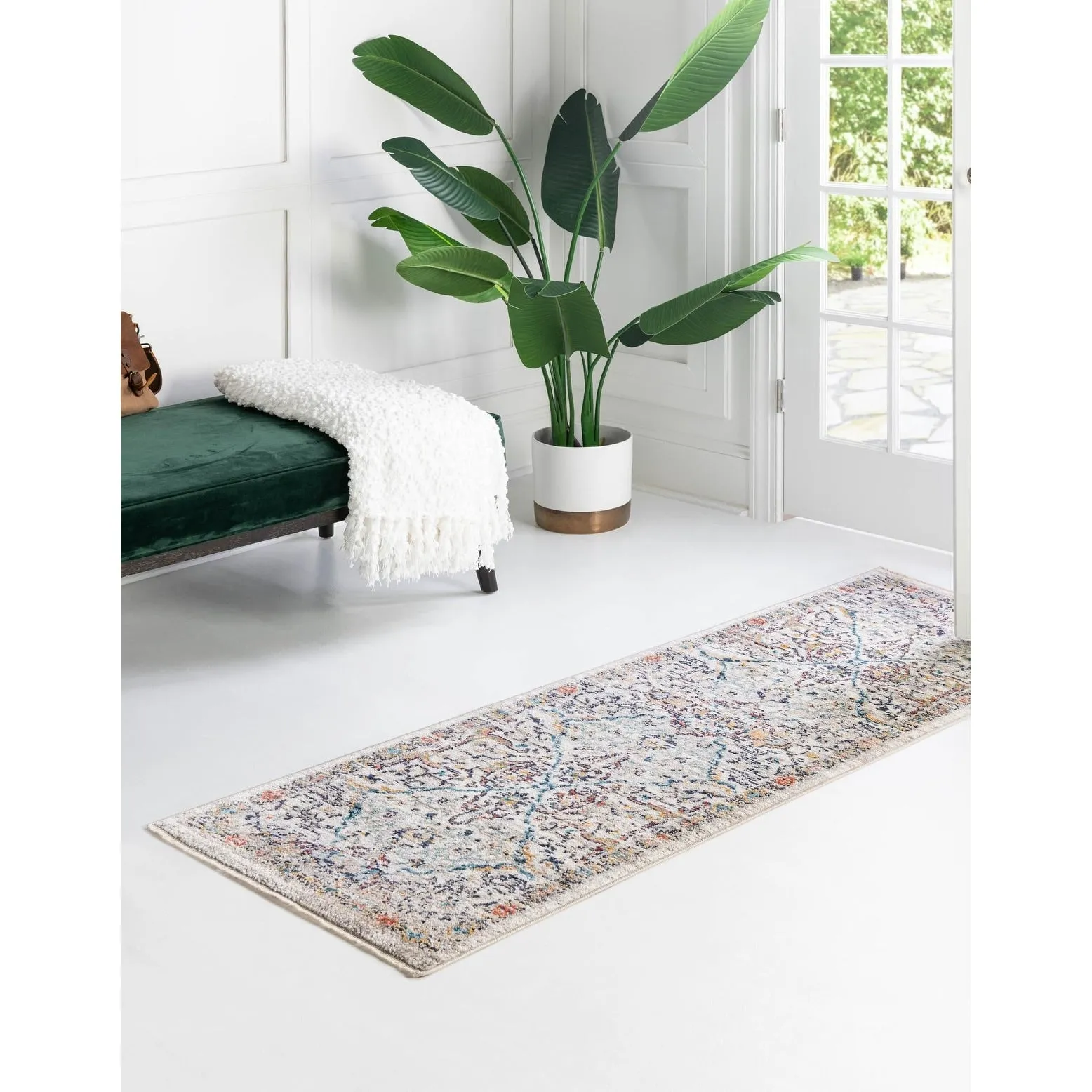 Traditional Nixa Collection Area Rug