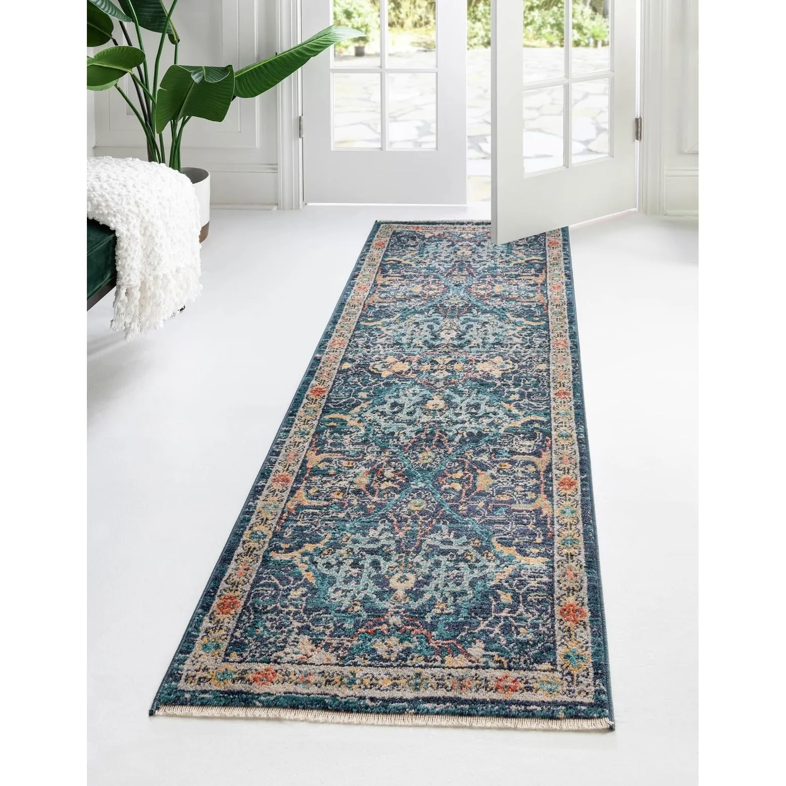 Traditional Nixa Collection Area Rug
