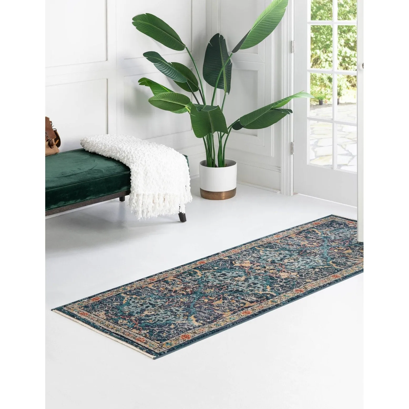 Traditional Nixa Collection Area Rug