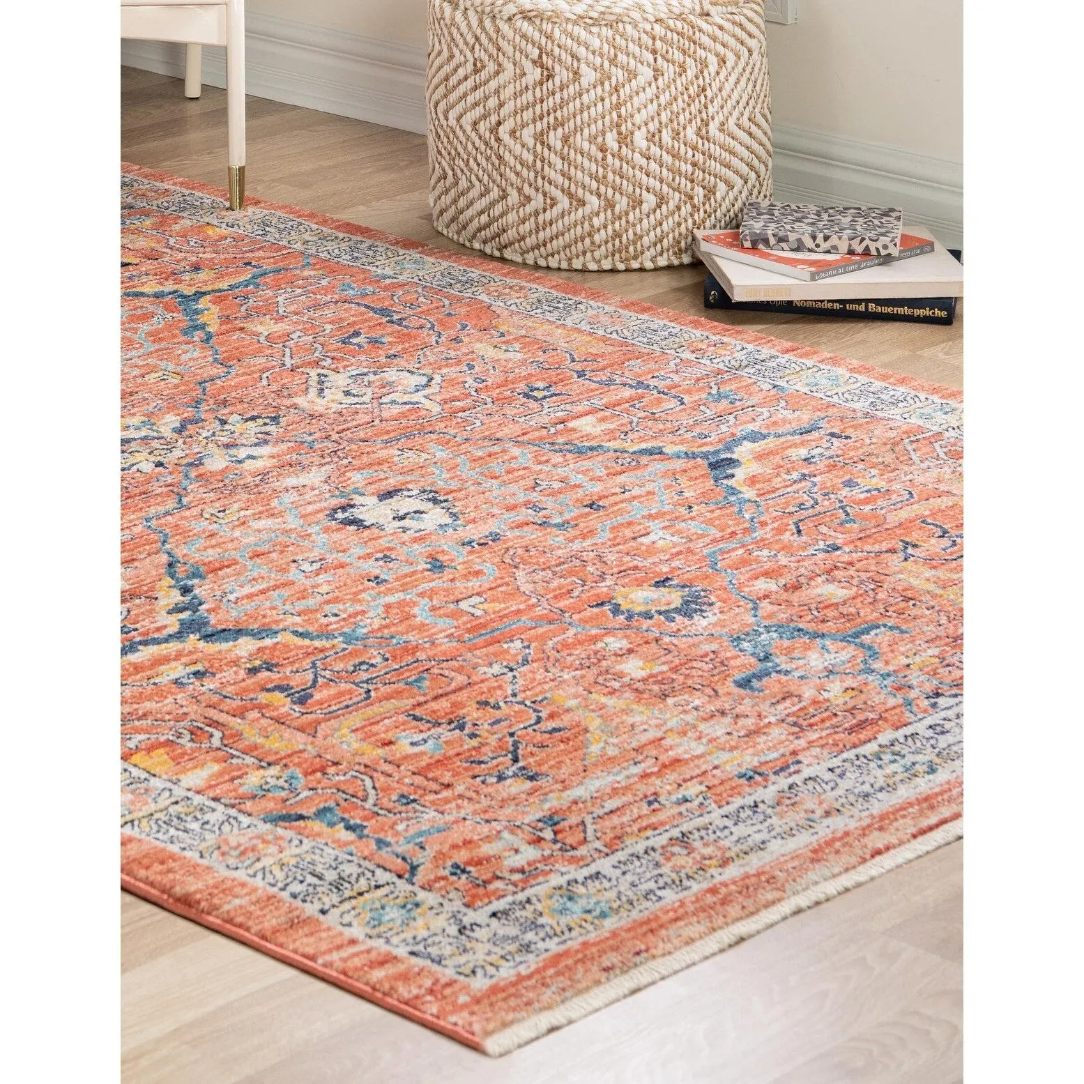 Traditional Nixa Collection Area Rug