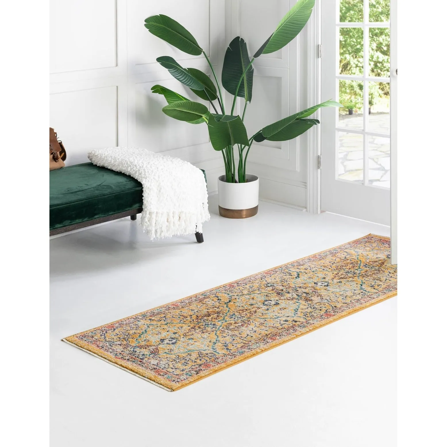 Traditional Nixa Collection Area Rug