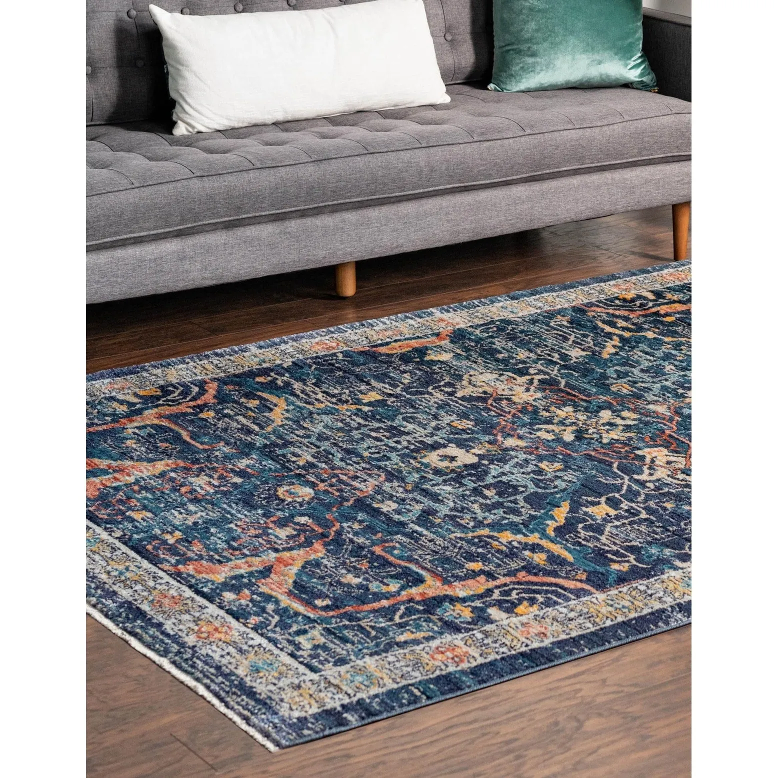 Traditional Nixa Collection Area Rug