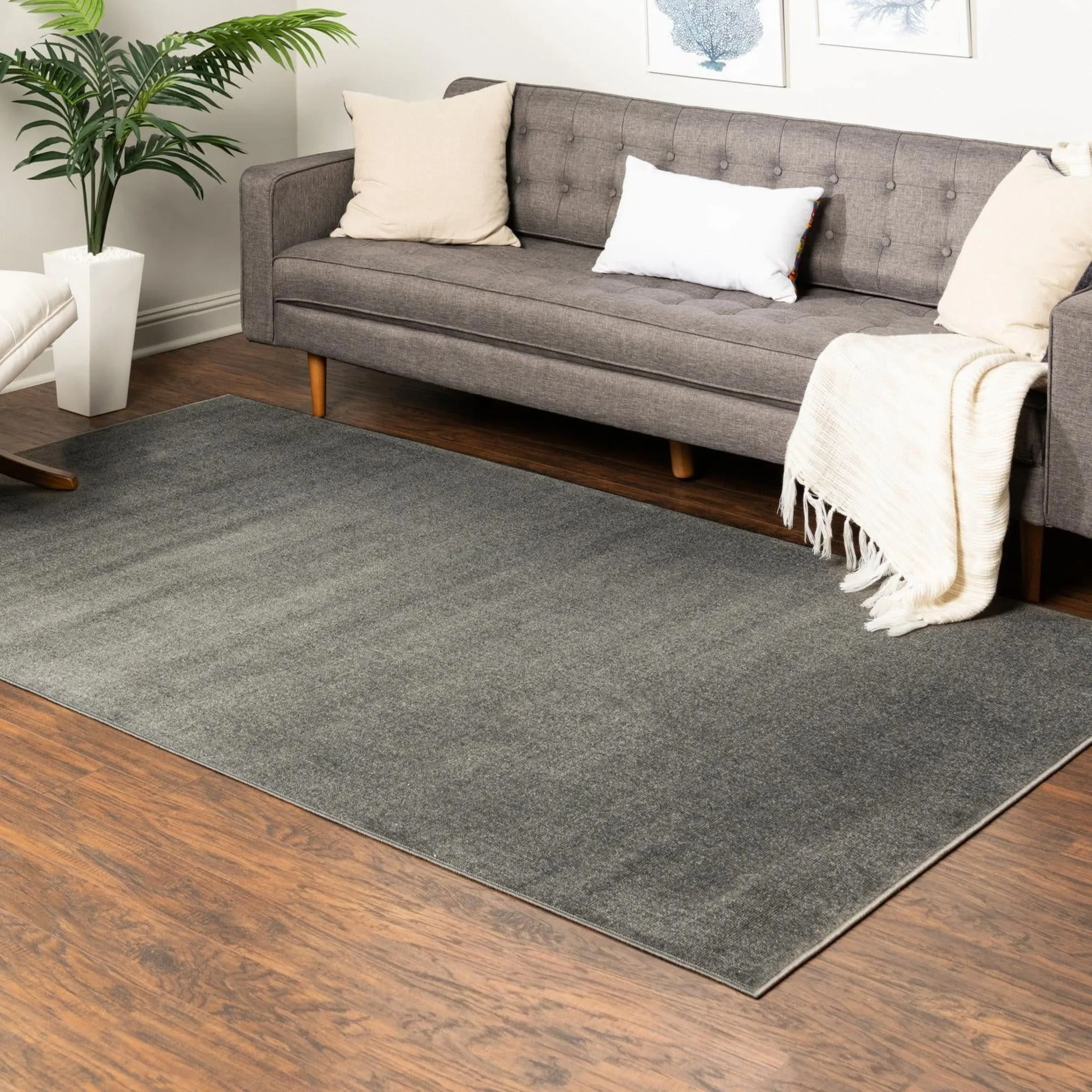 Traditional Yhogarc Collection Area Rug