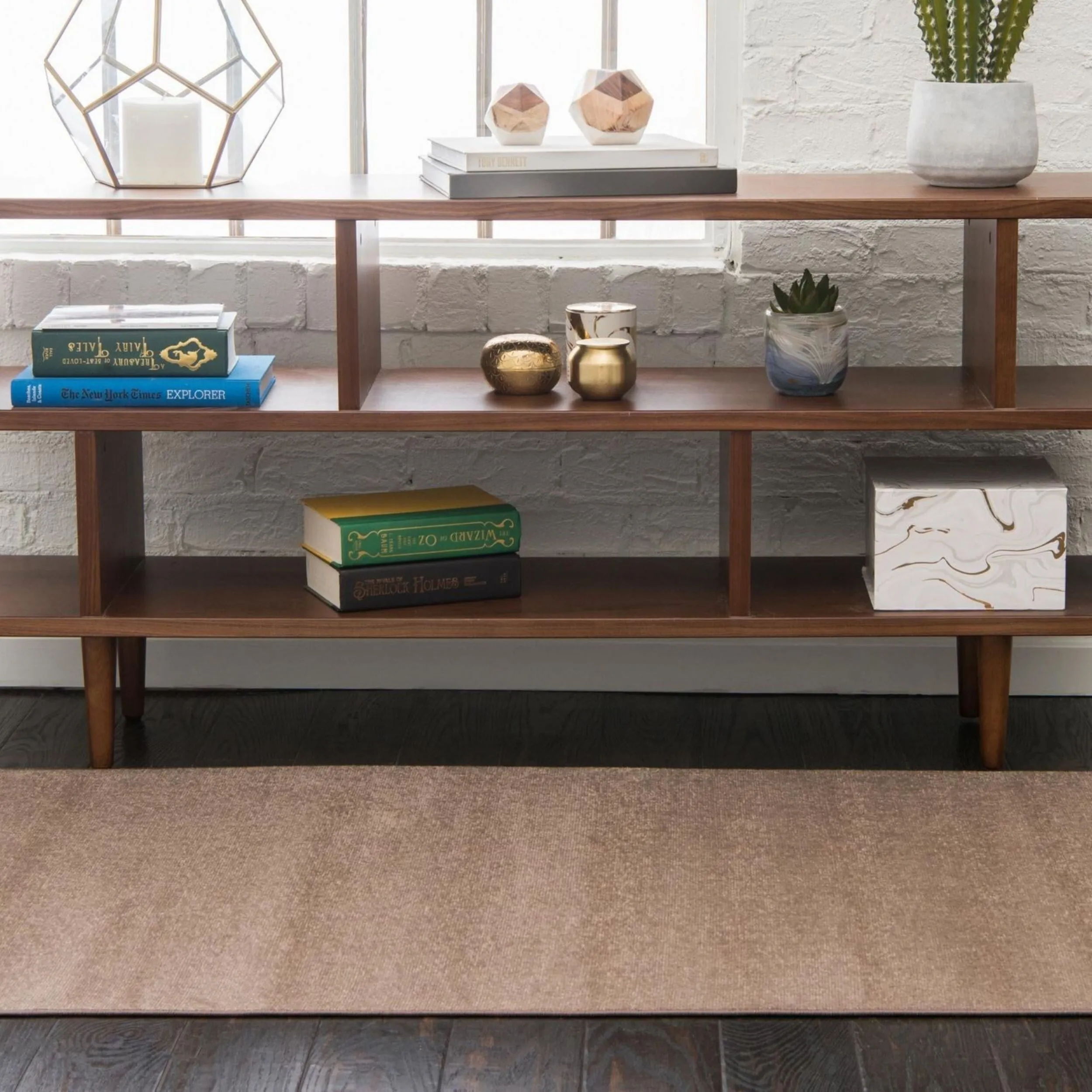 Traditional Yhogarc Collection Area Rug