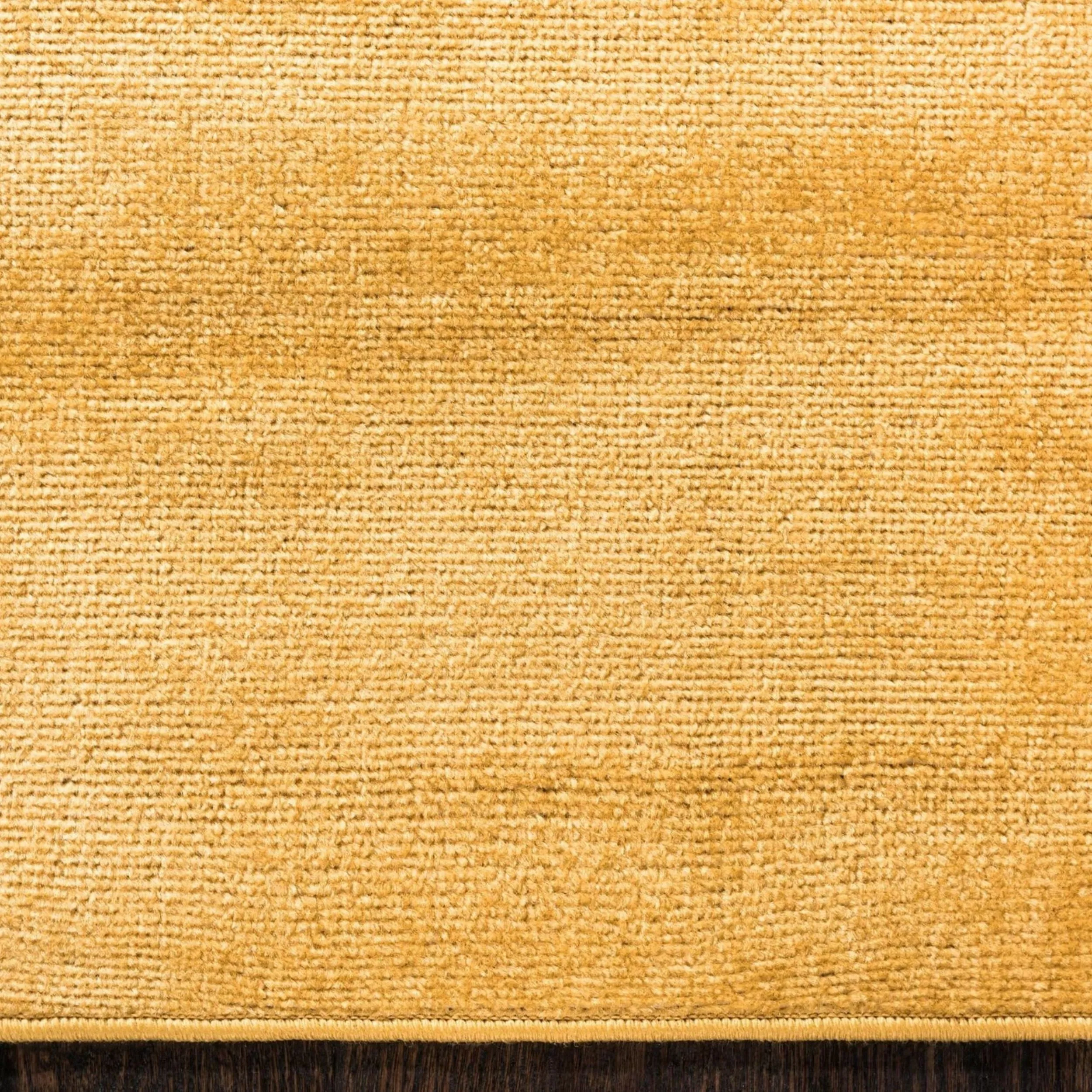 Traditional Yhogarc Collection Area Rug