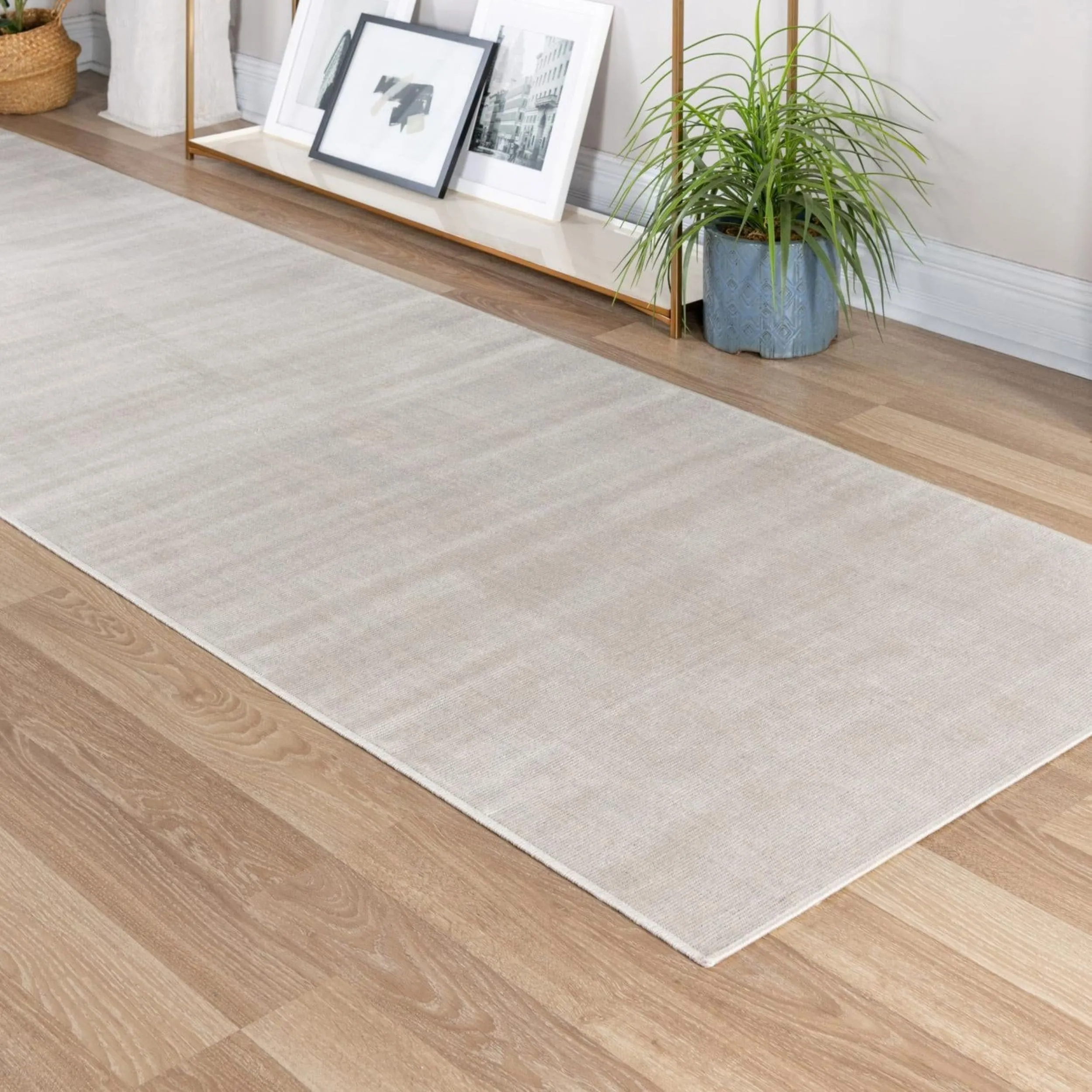 Traditional Yhogarc Collection Area Rug