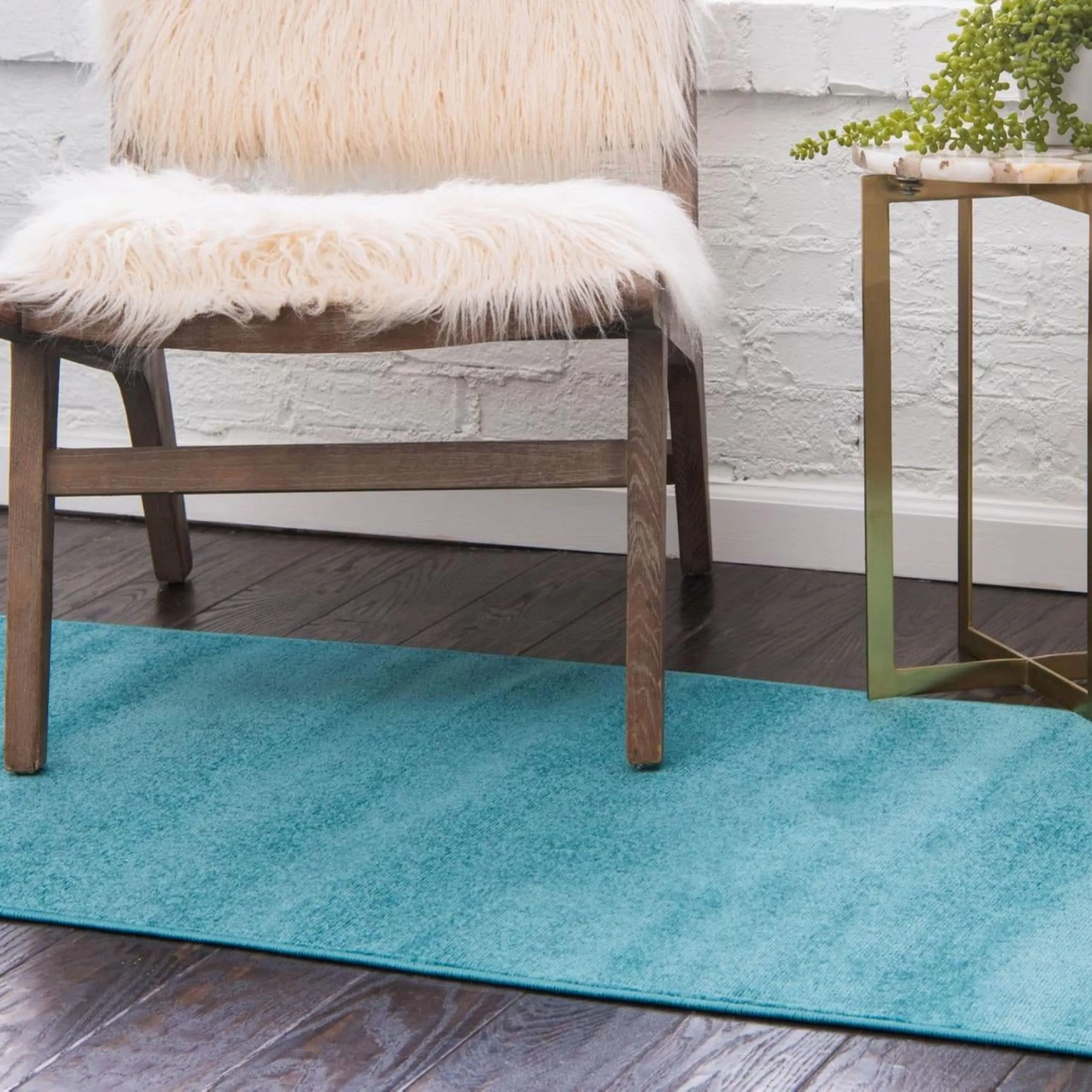 Traditional Yhogarc Collection Area Rug