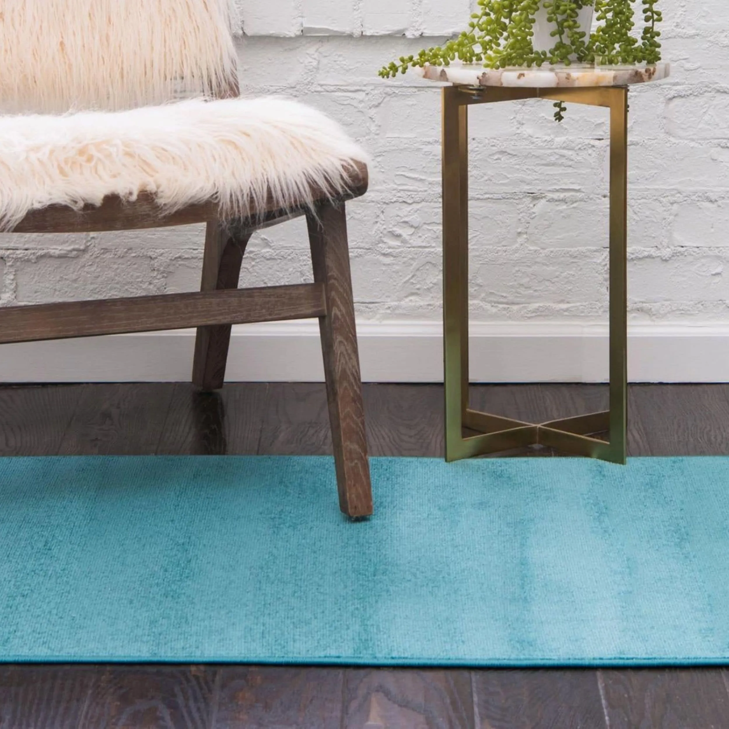 Traditional Yhogarc Collection Area Rug