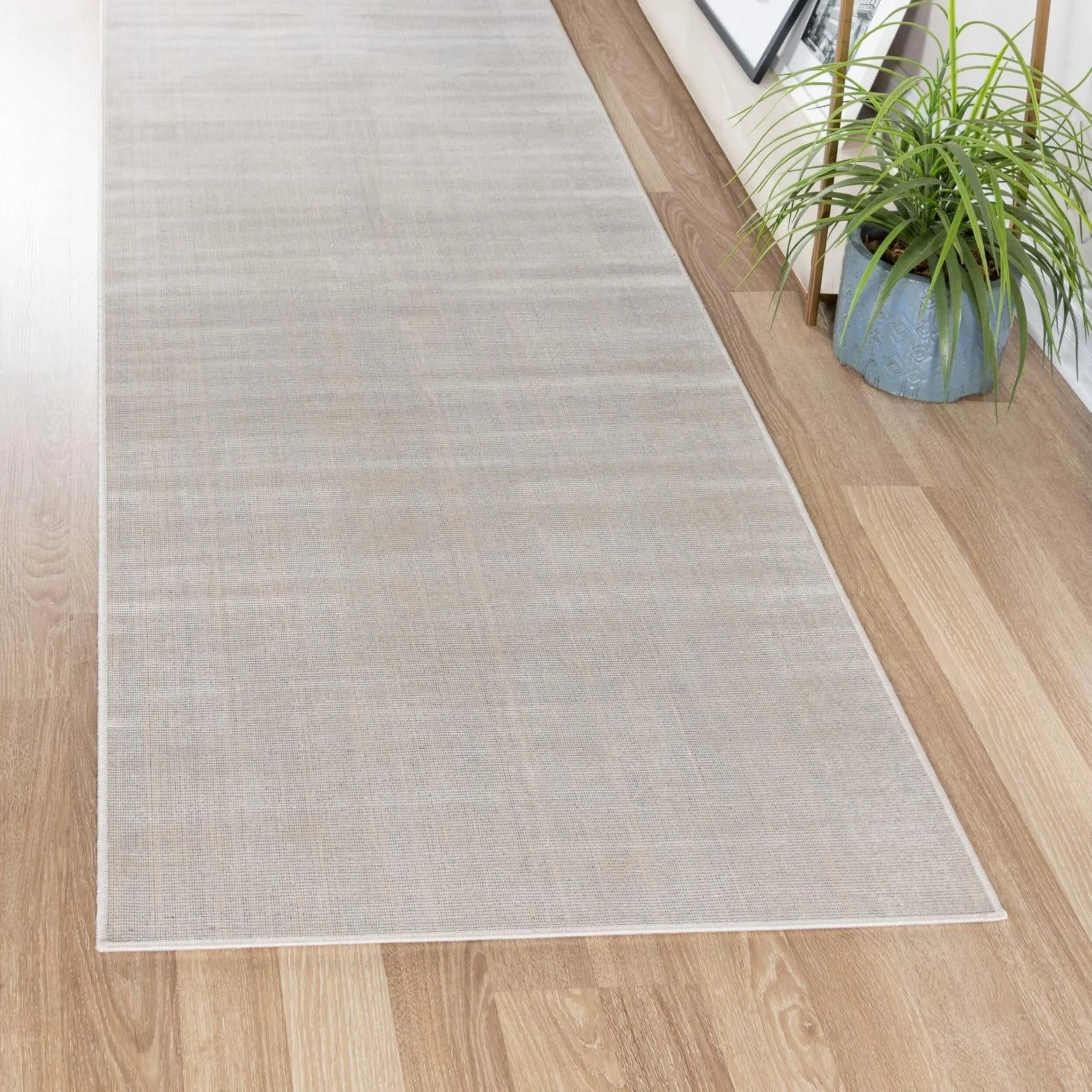 Traditional Yhogarc Collection Area Rug