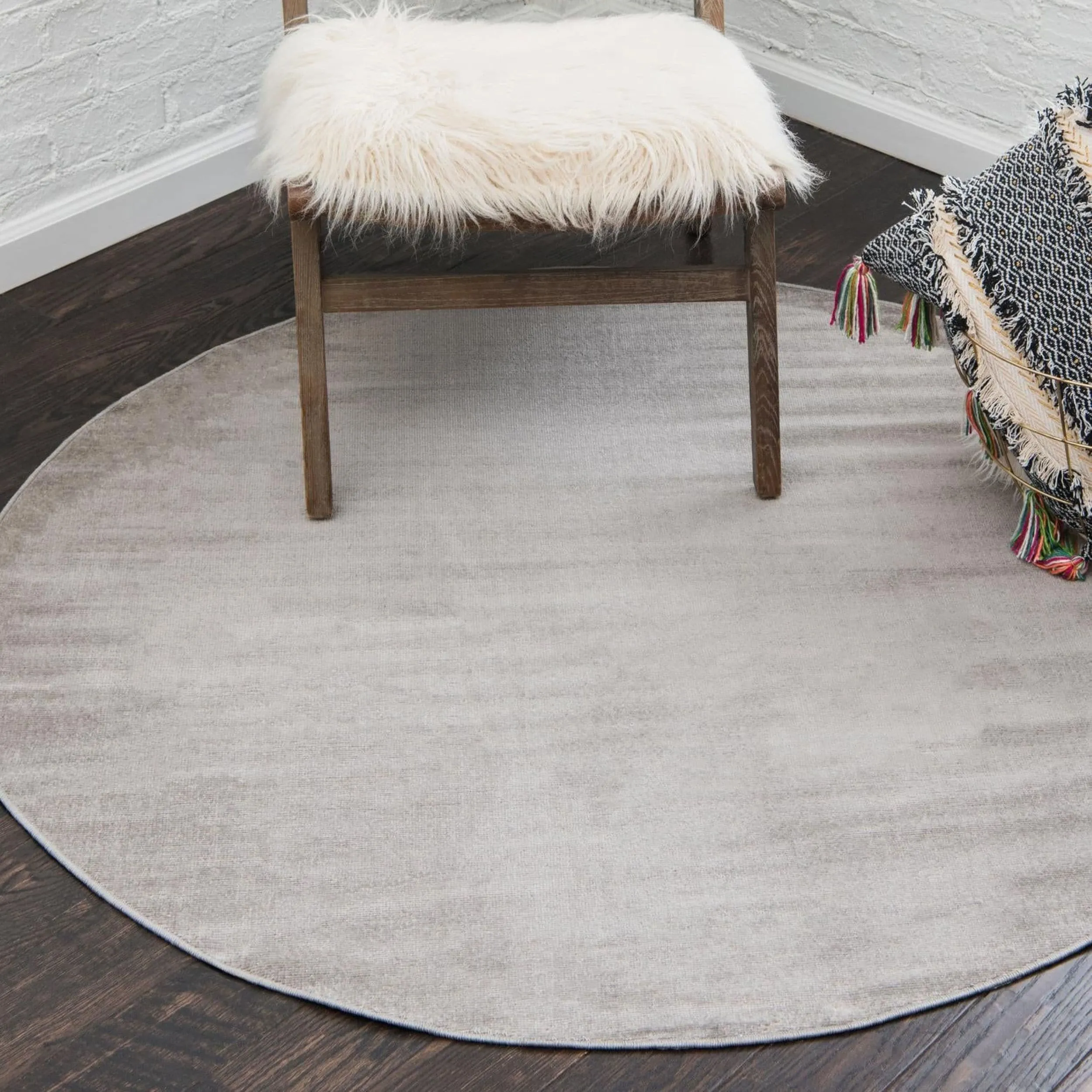 Traditional Yhogarc Collection Area Rug
