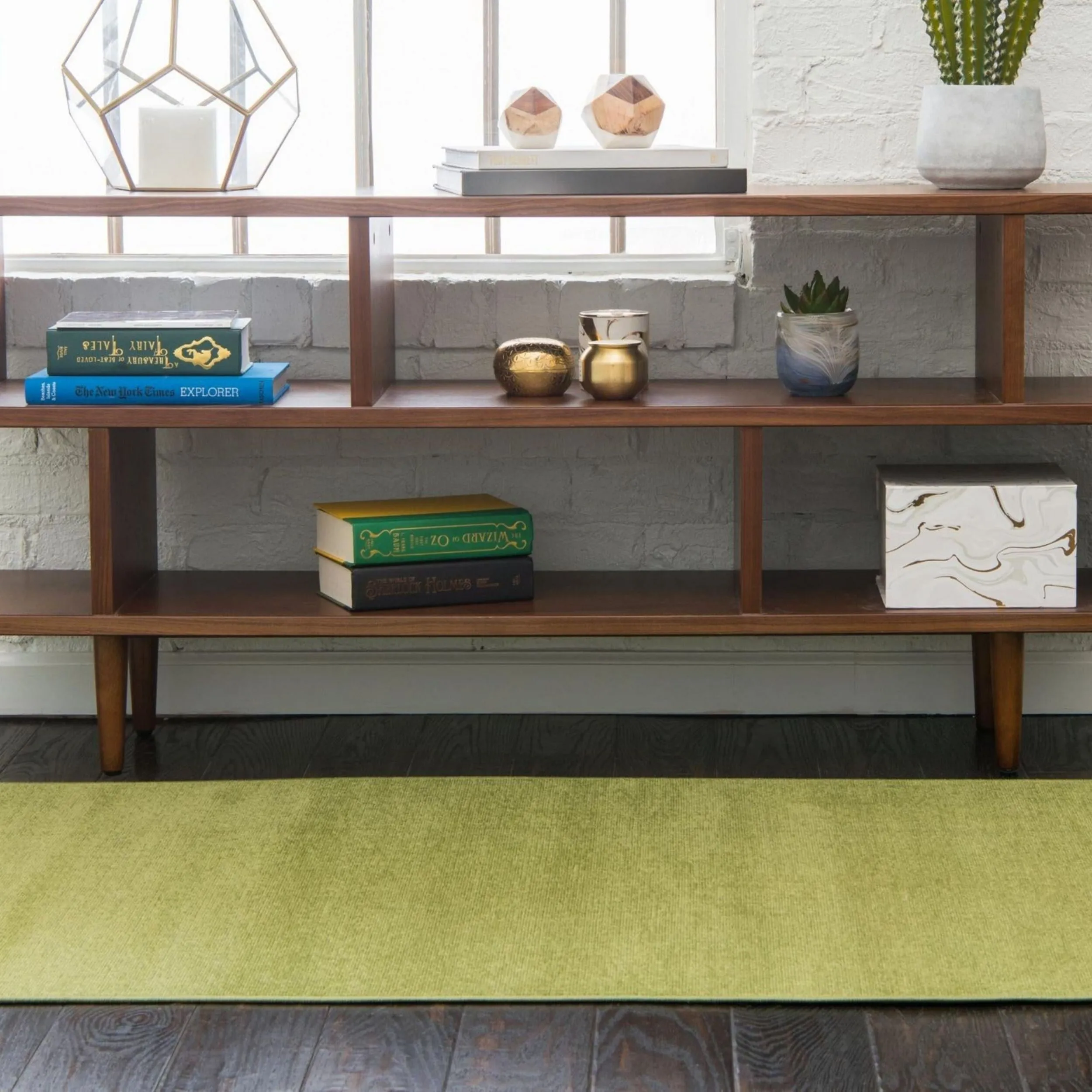 Traditional Yhogarc Collection Area Rug