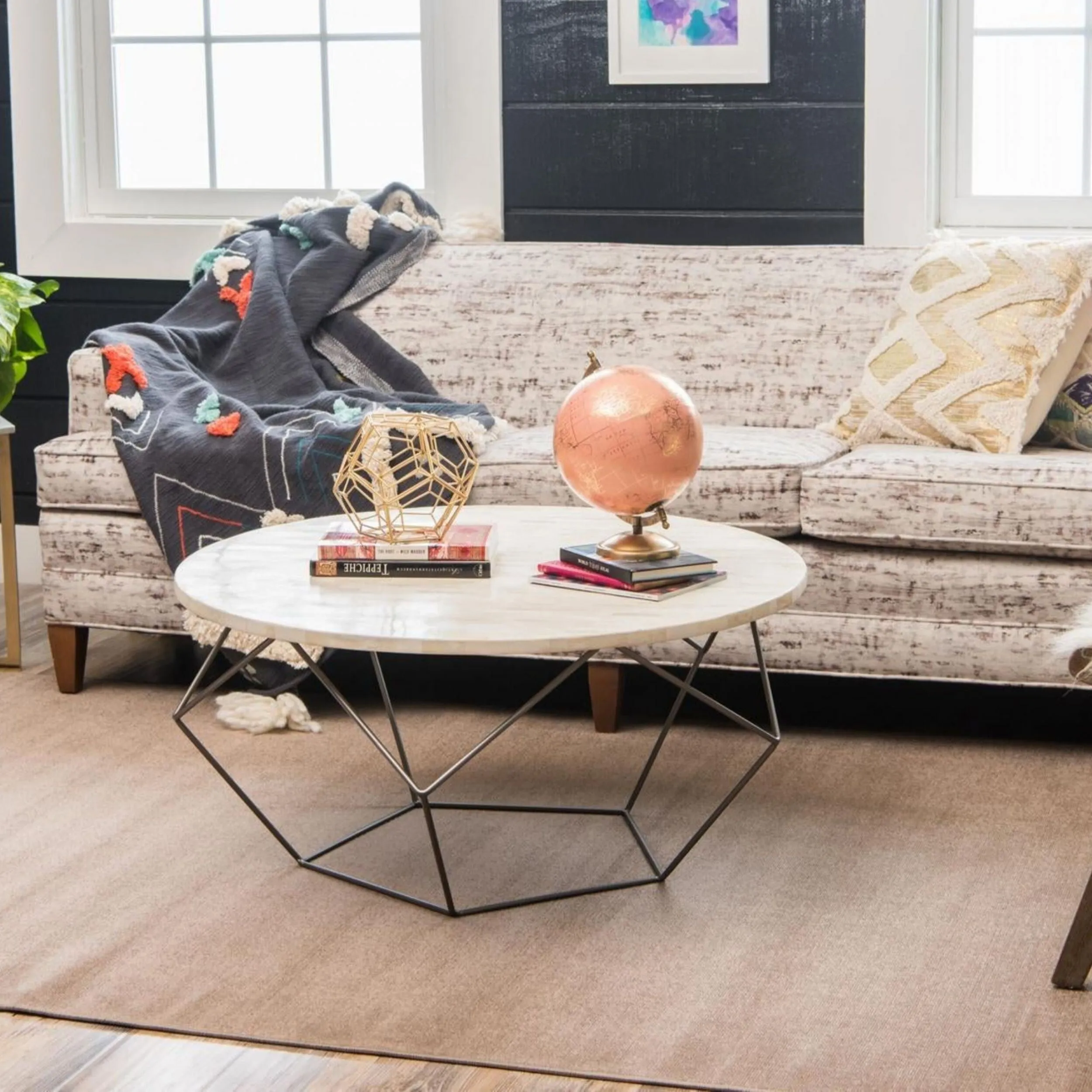 Traditional Yhogarc Collection Area Rug
