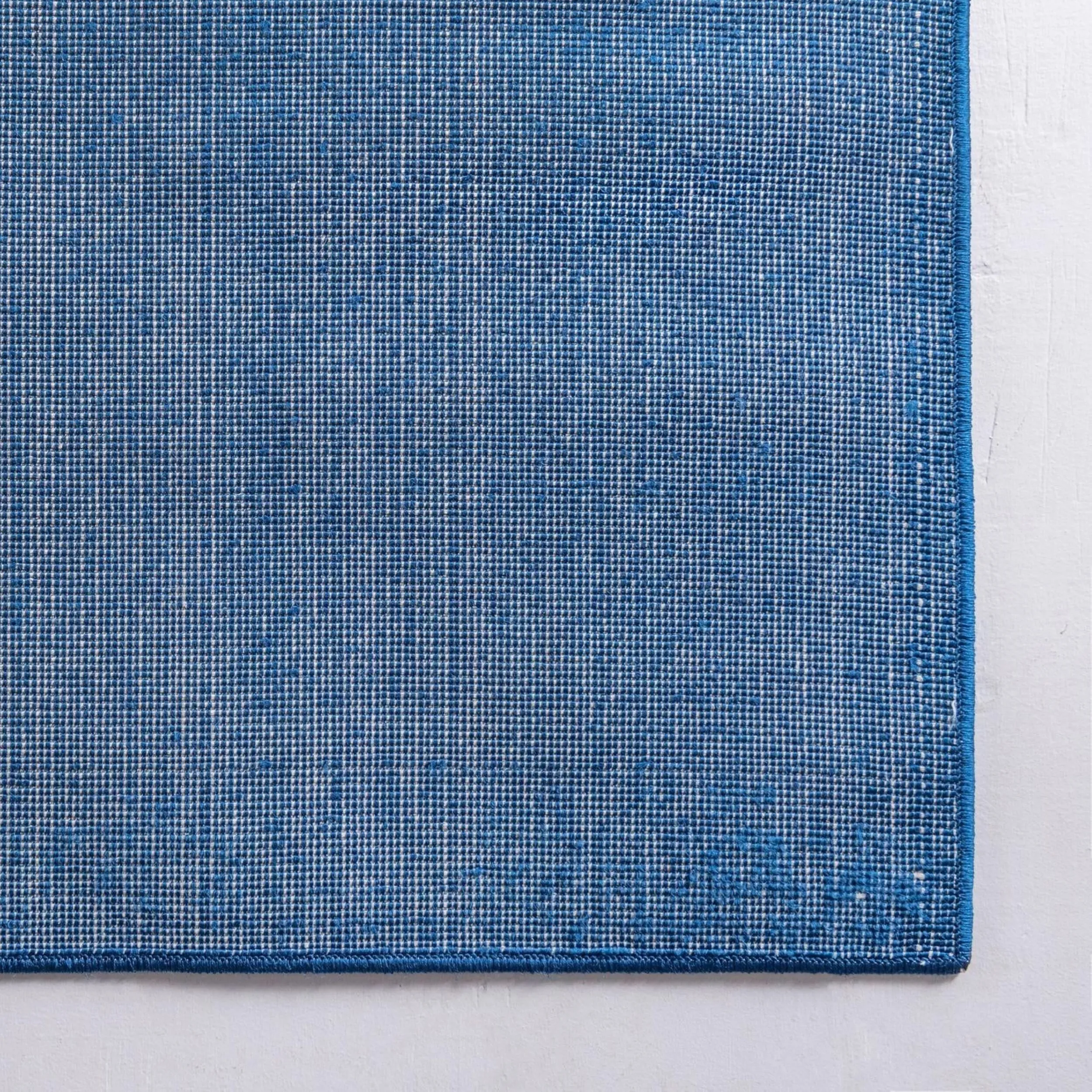Traditional Yhogarc Collection Area Rug