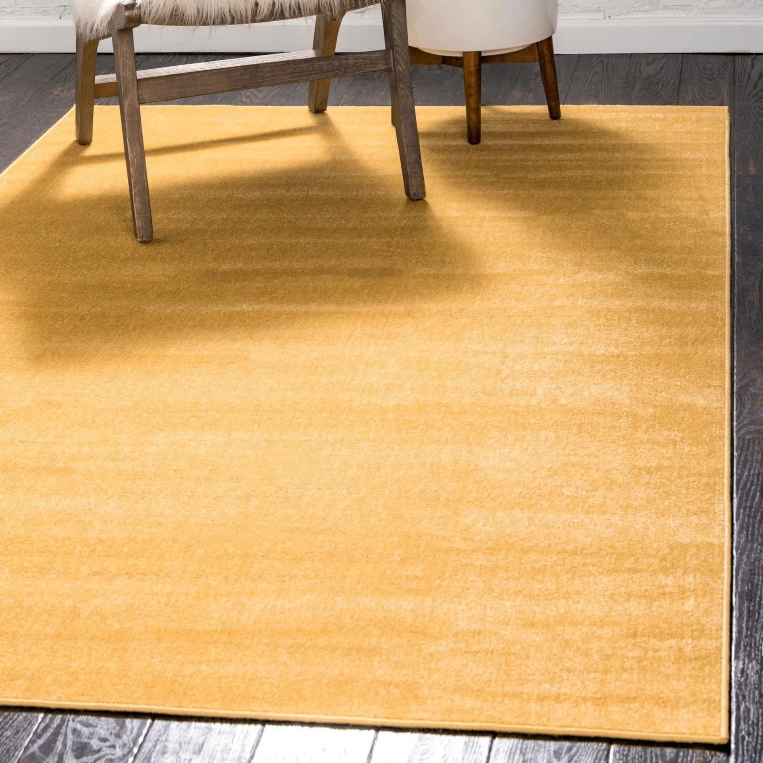 Traditional Yhogarc Collection Area Rug
