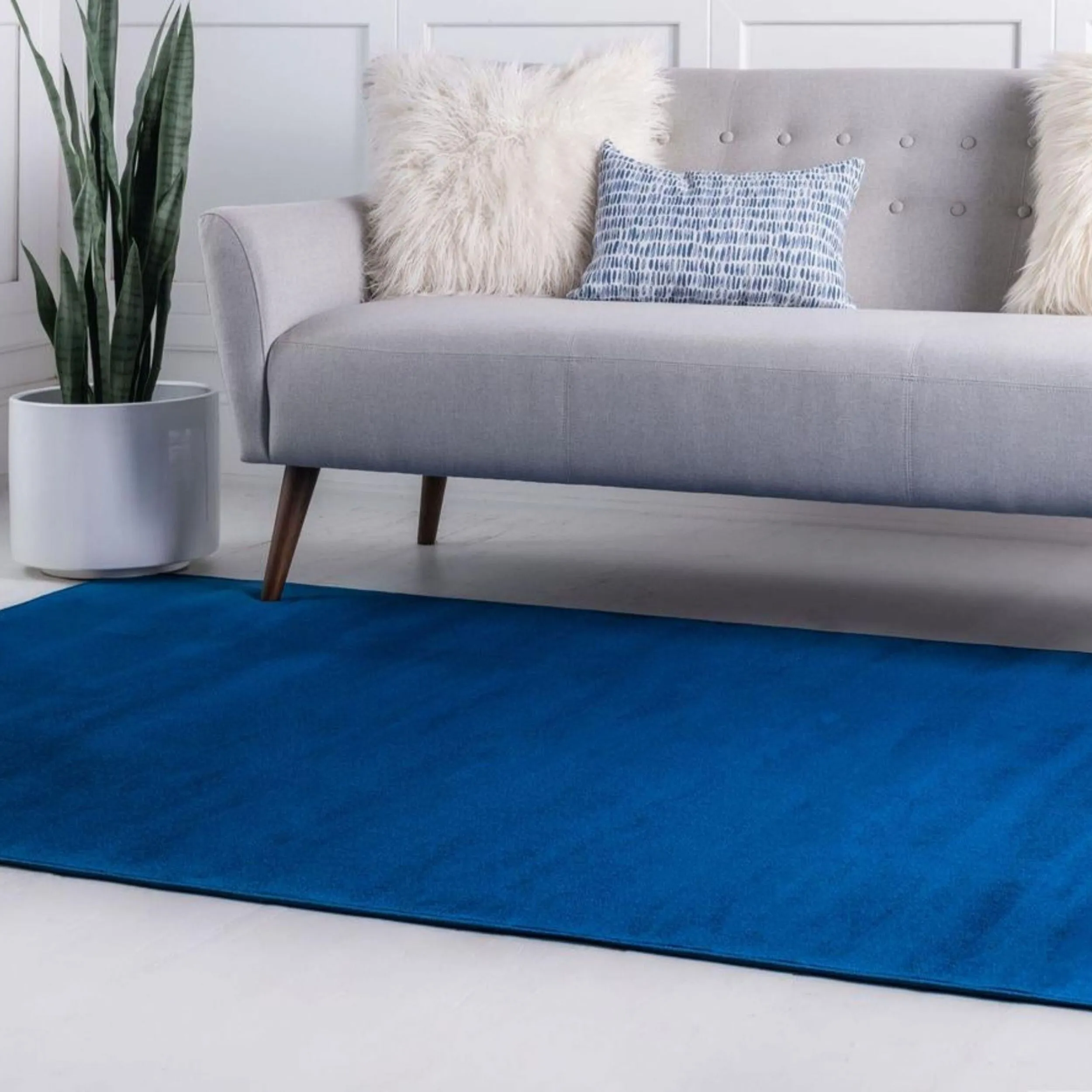 Traditional Yhogarc Collection Area Rug