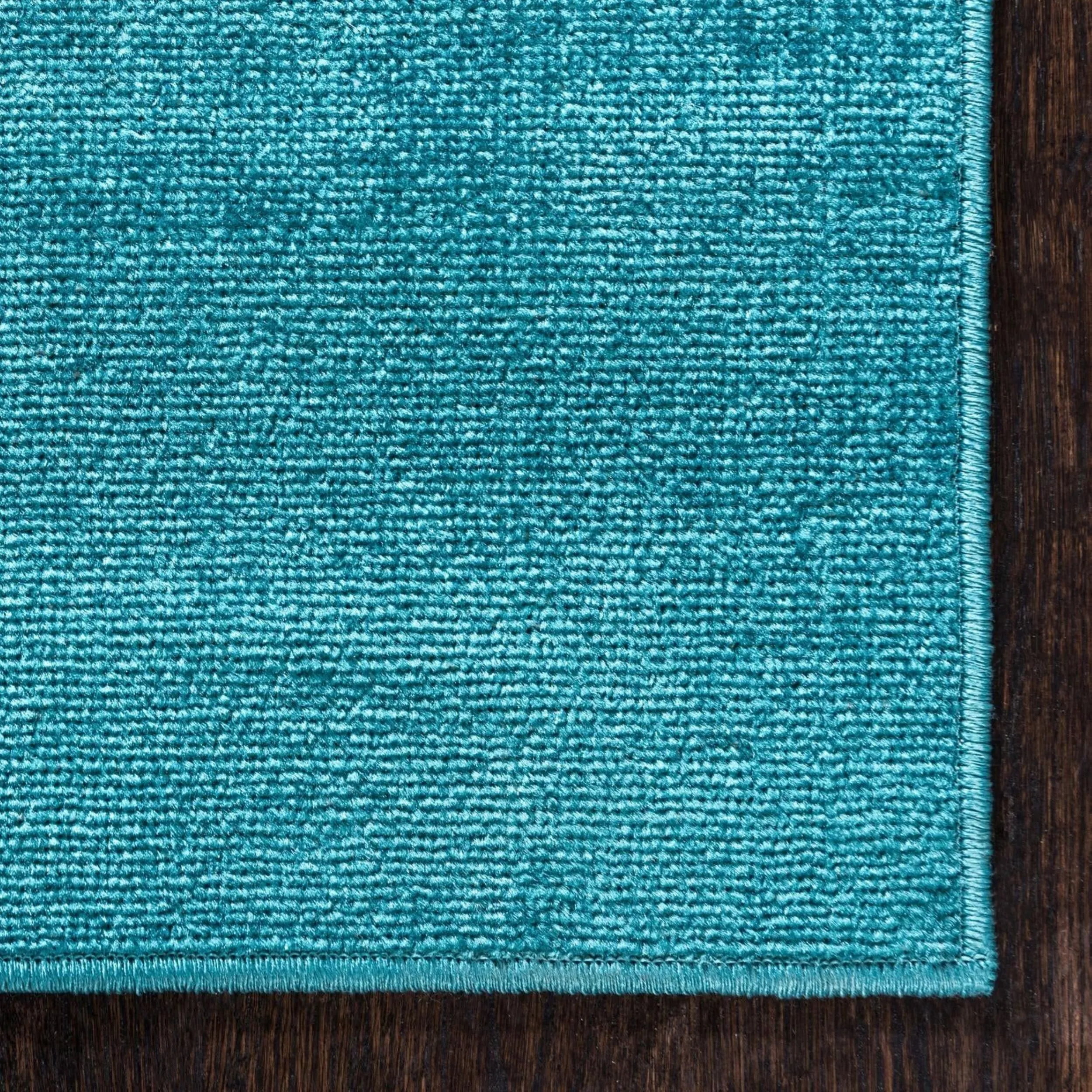Traditional Yhogarc Collection Area Rug