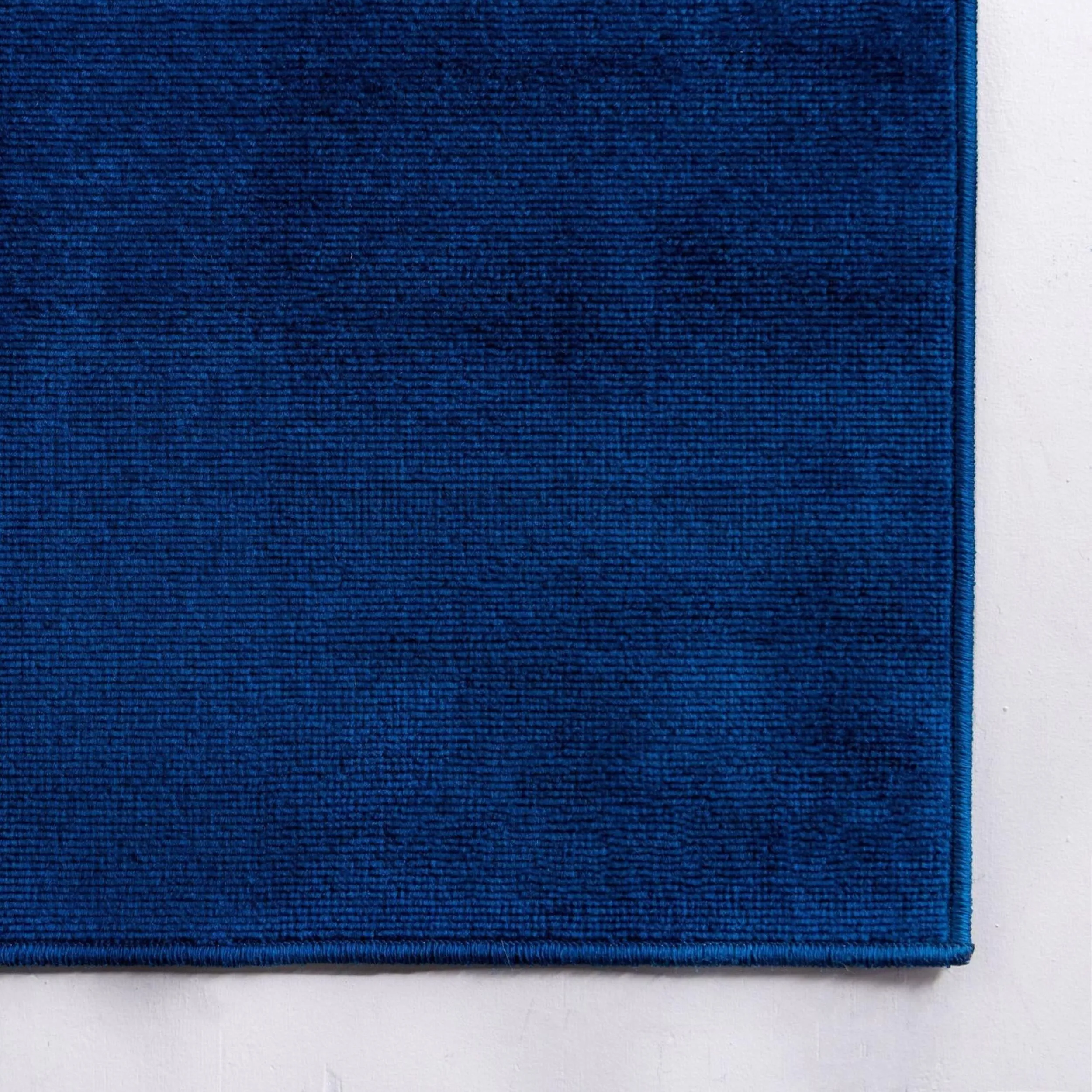 Traditional Yhogarc Collection Area Rug