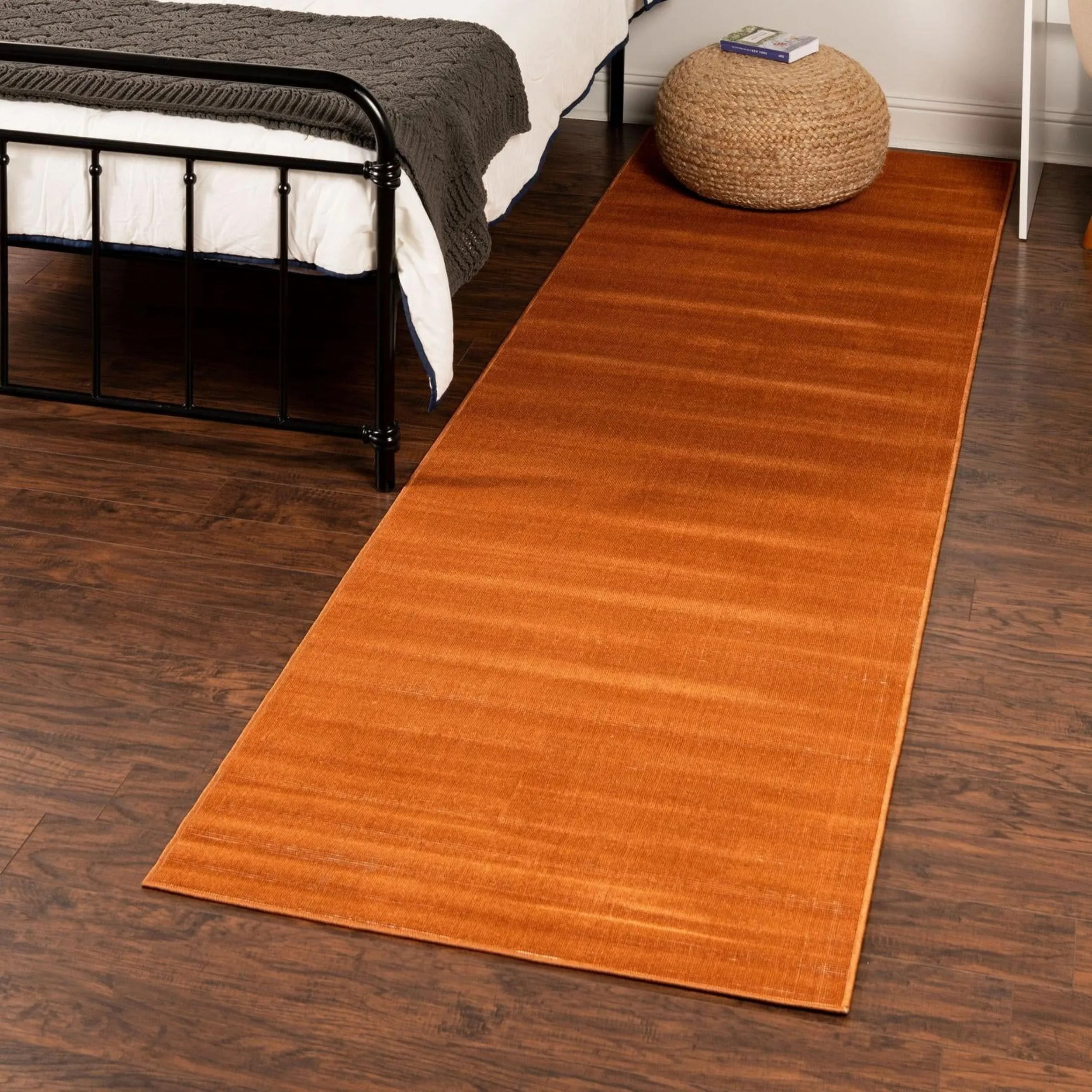 Traditional Yhogarc Collection Area Rug