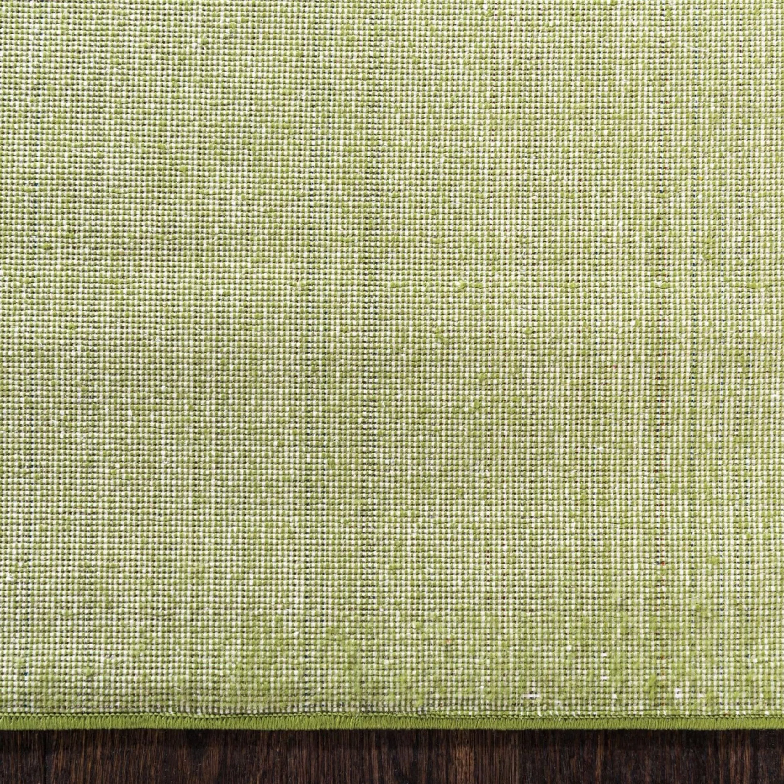 Traditional Yhogarc Collection Area Rug