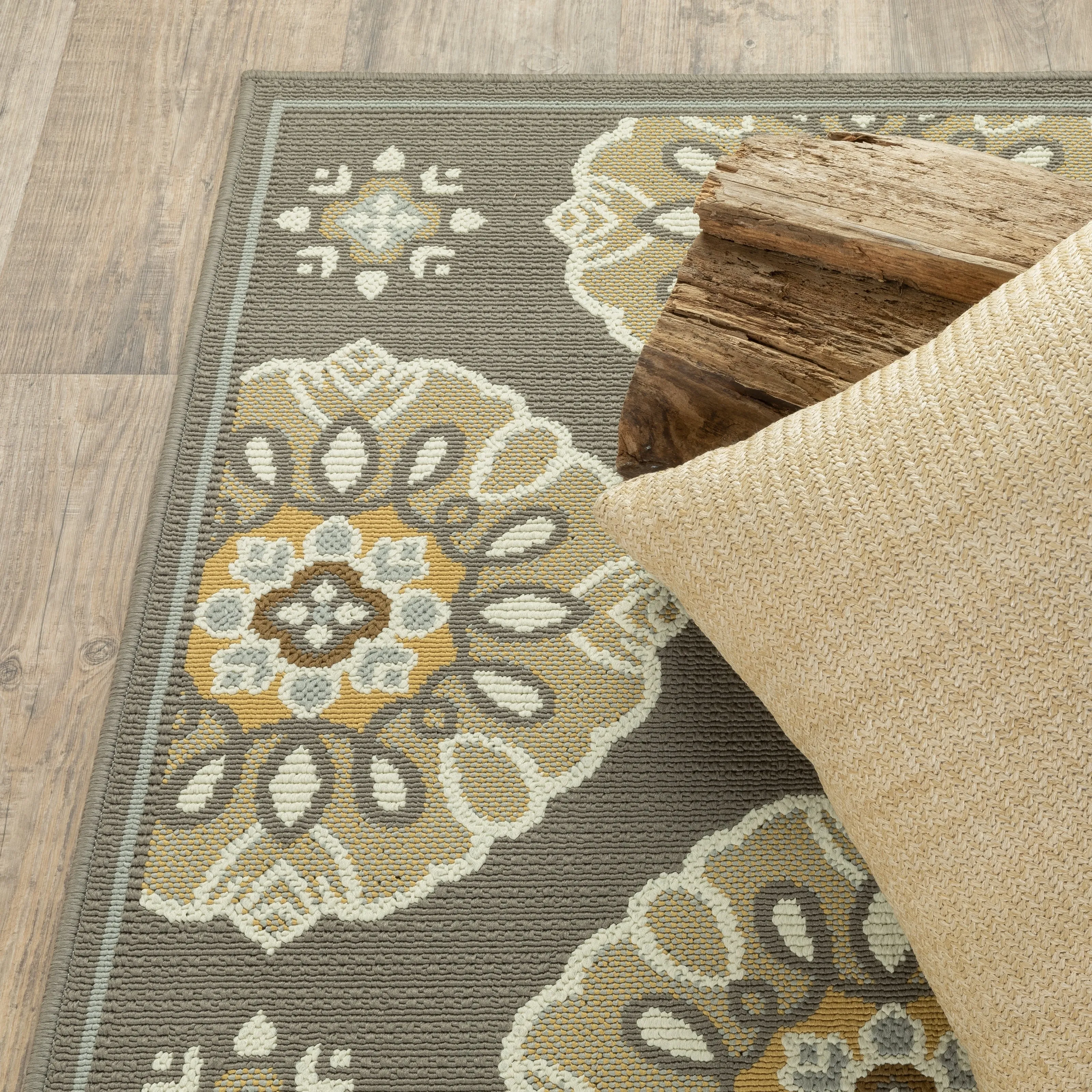 Vista Home Bar Harbour Grey/ Gold Floral Indoor/ Outdoor Area Rug