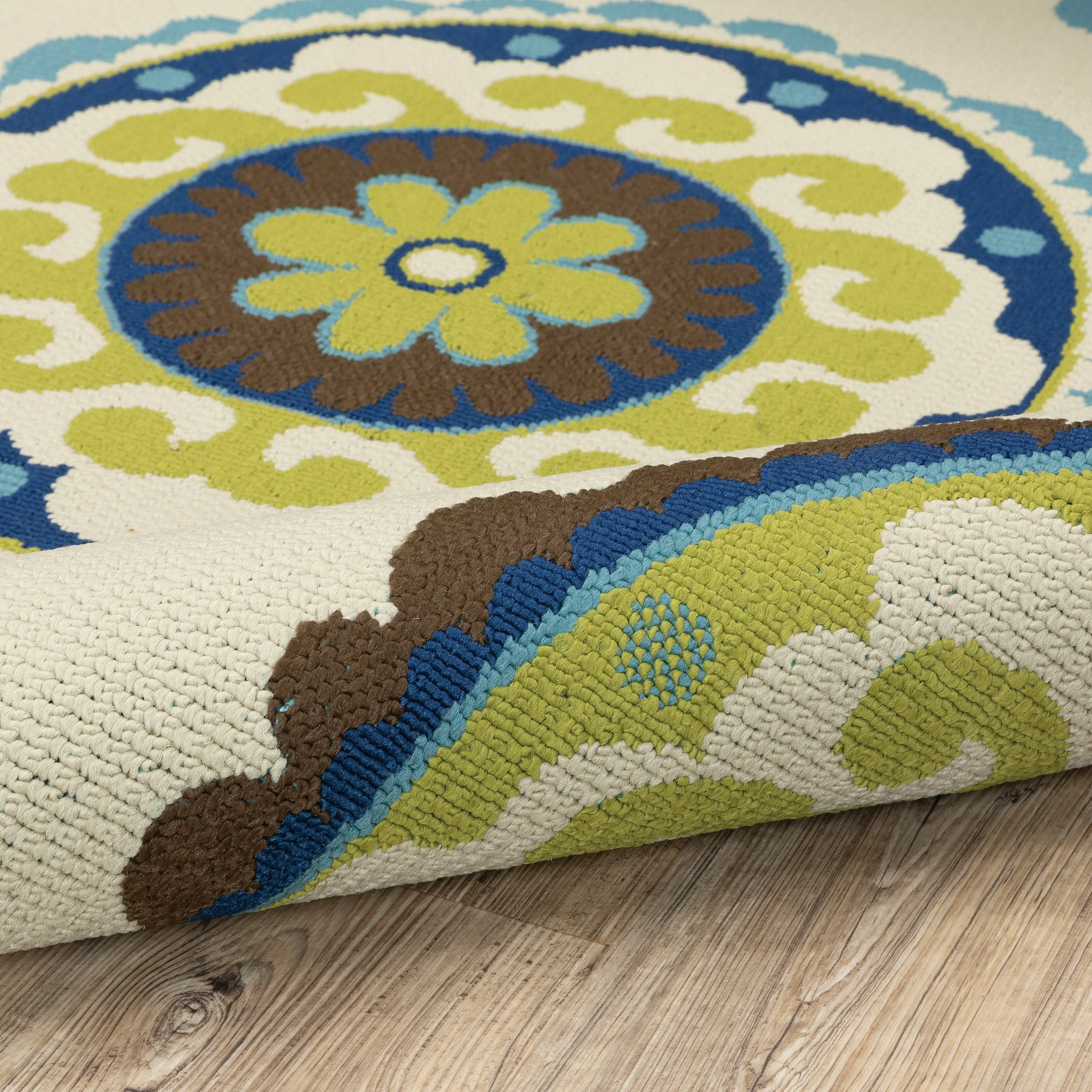 Vista Home Catalina Floral Medallions Indoor/ Outdoor Area Rug--