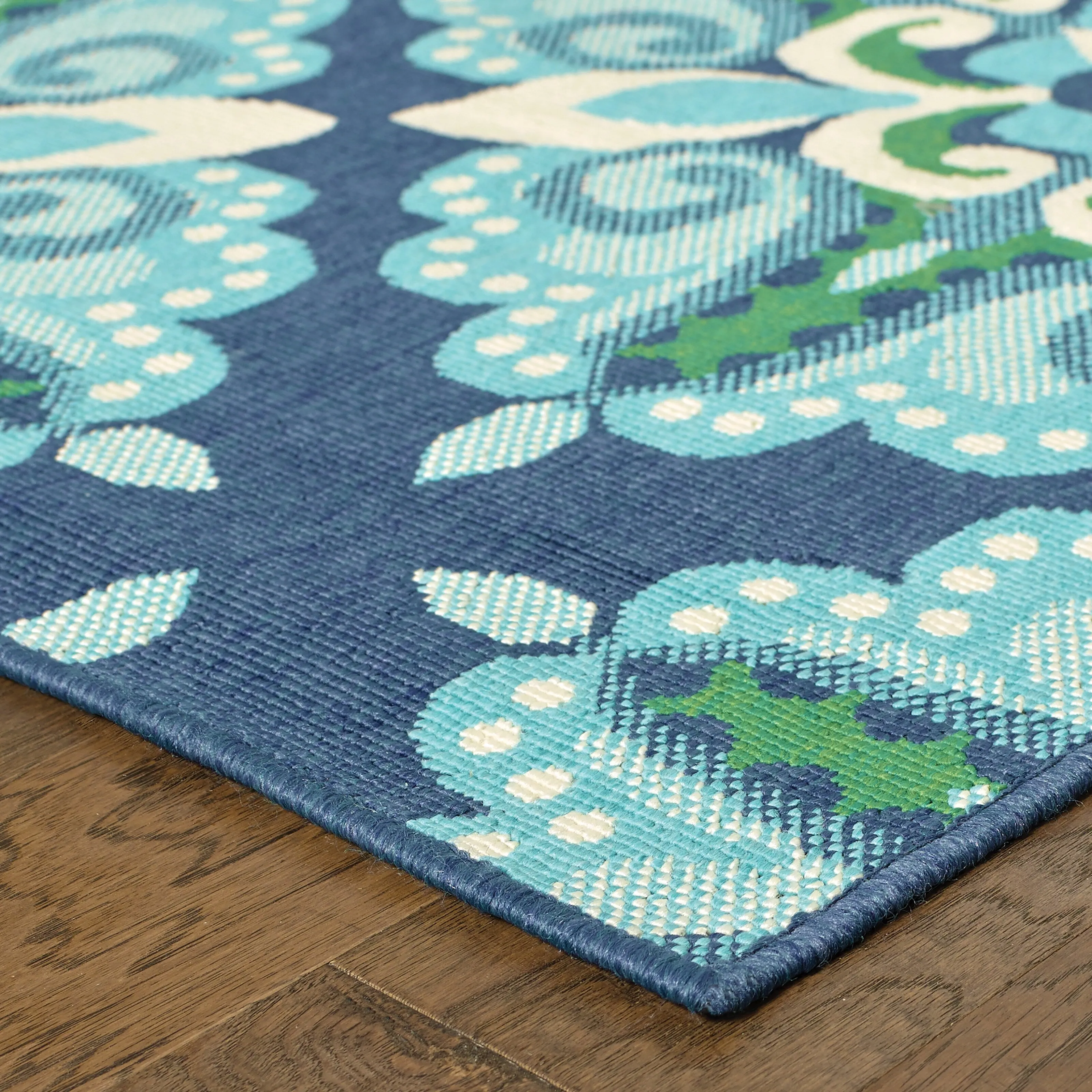 Vista Home Mackinac Medallion Blue/ Green Indoor-Outdoor Area Rug.