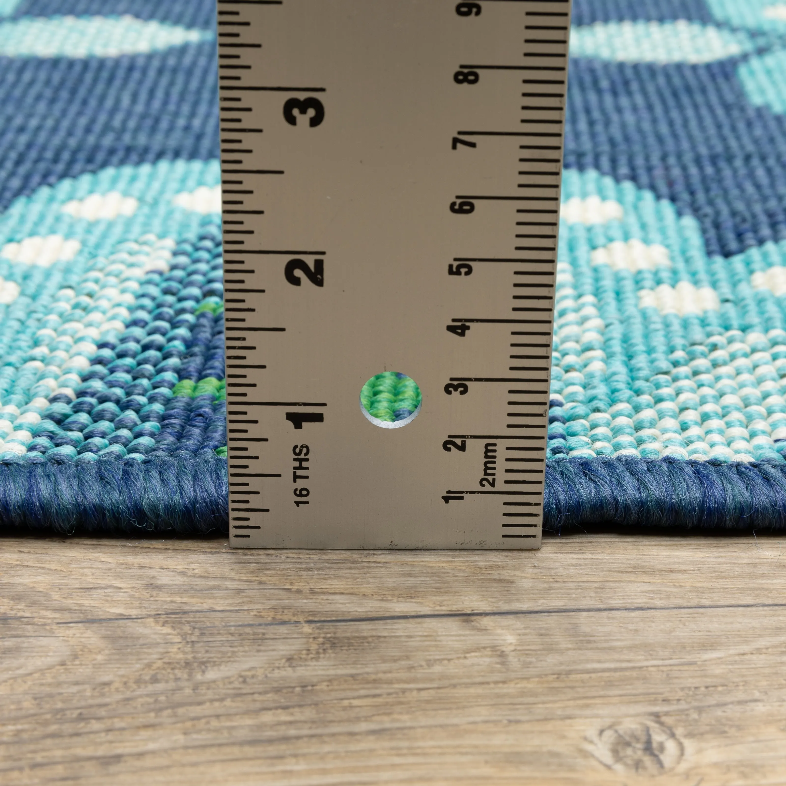 Vista Home Mackinac Medallion Blue/ Green Indoor-Outdoor Area Rug.