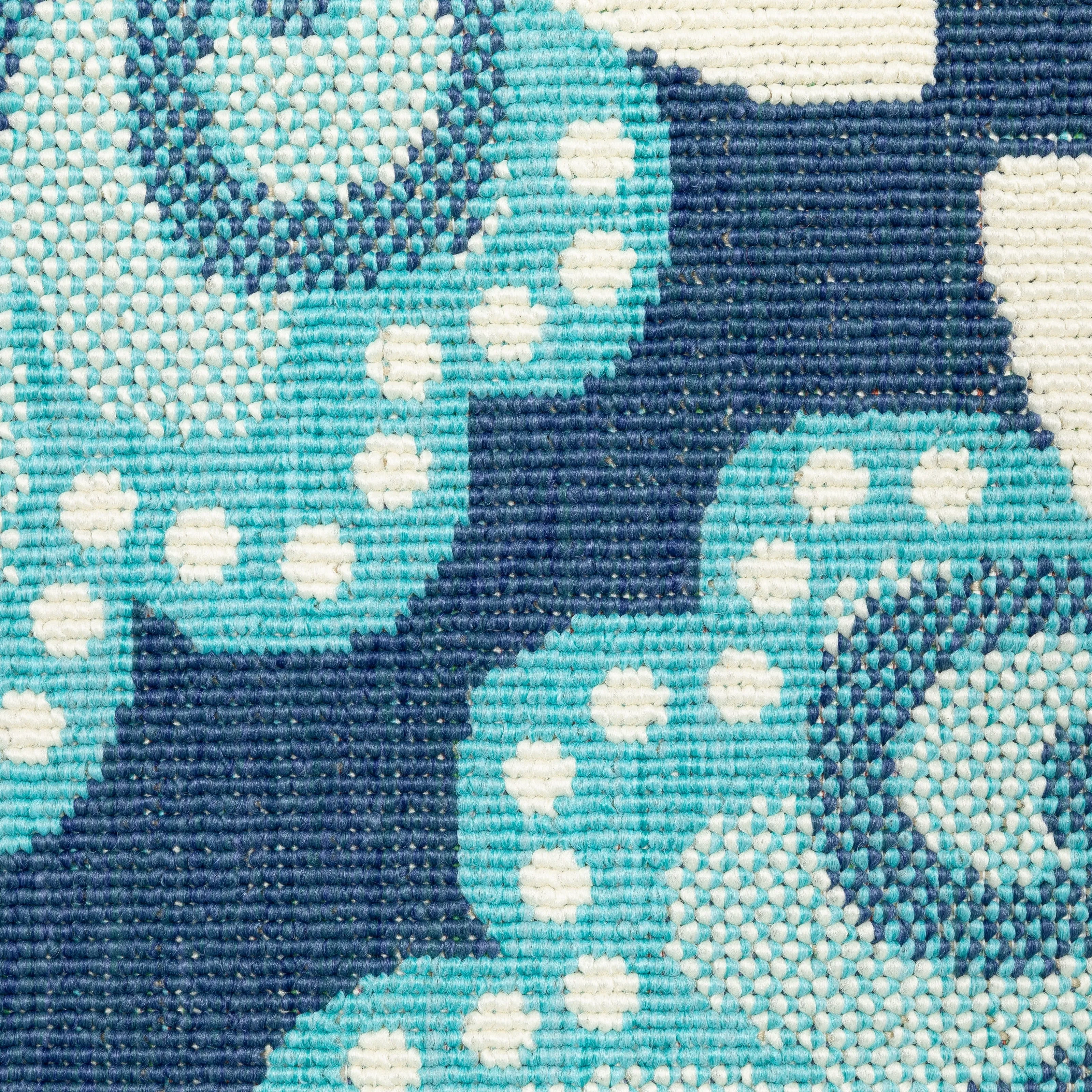 Vista Home Mackinac Medallion Blue/ Green Indoor-Outdoor Area Rug.