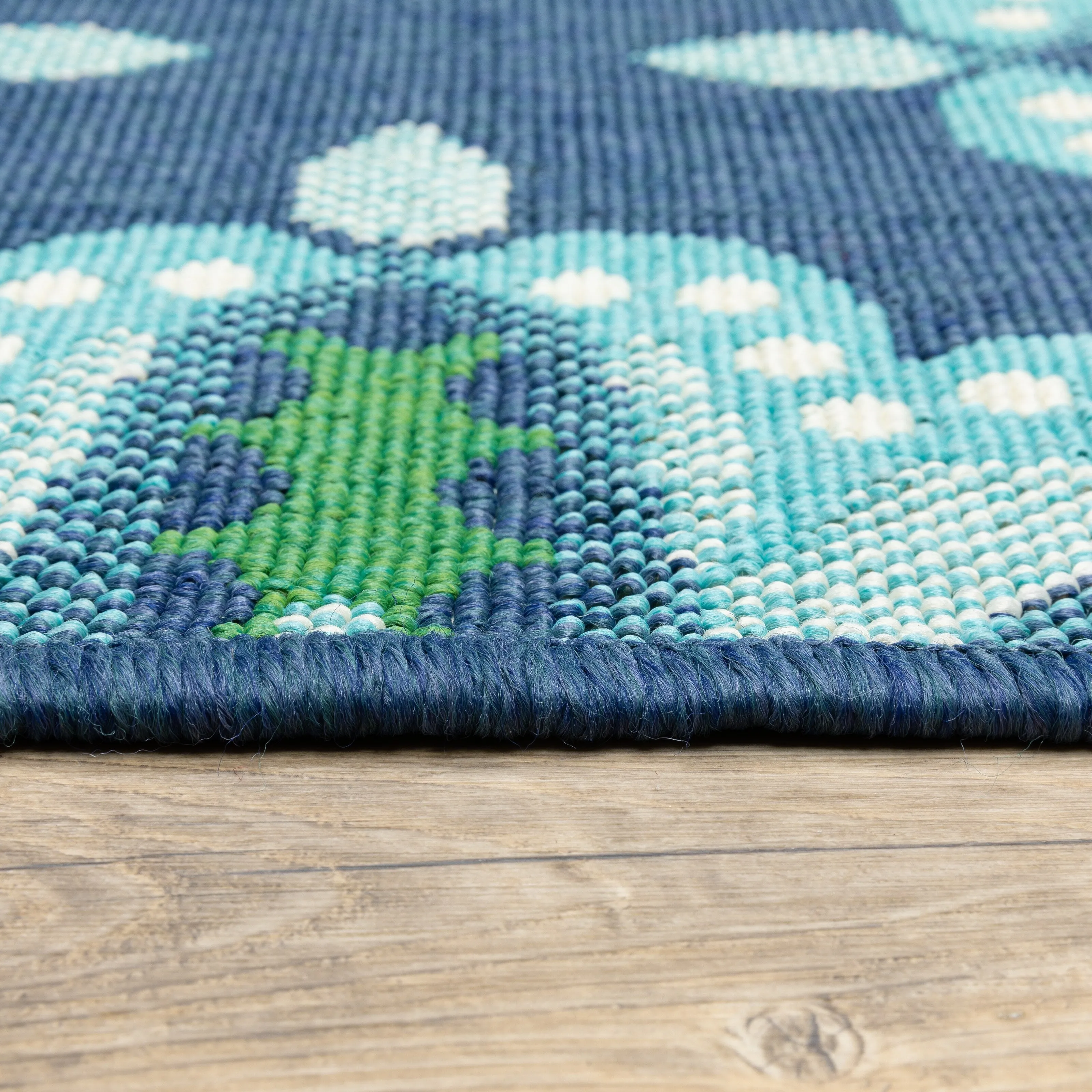 Vista Home Mackinac Medallion Blue/ Green Indoor-Outdoor Area Rug.