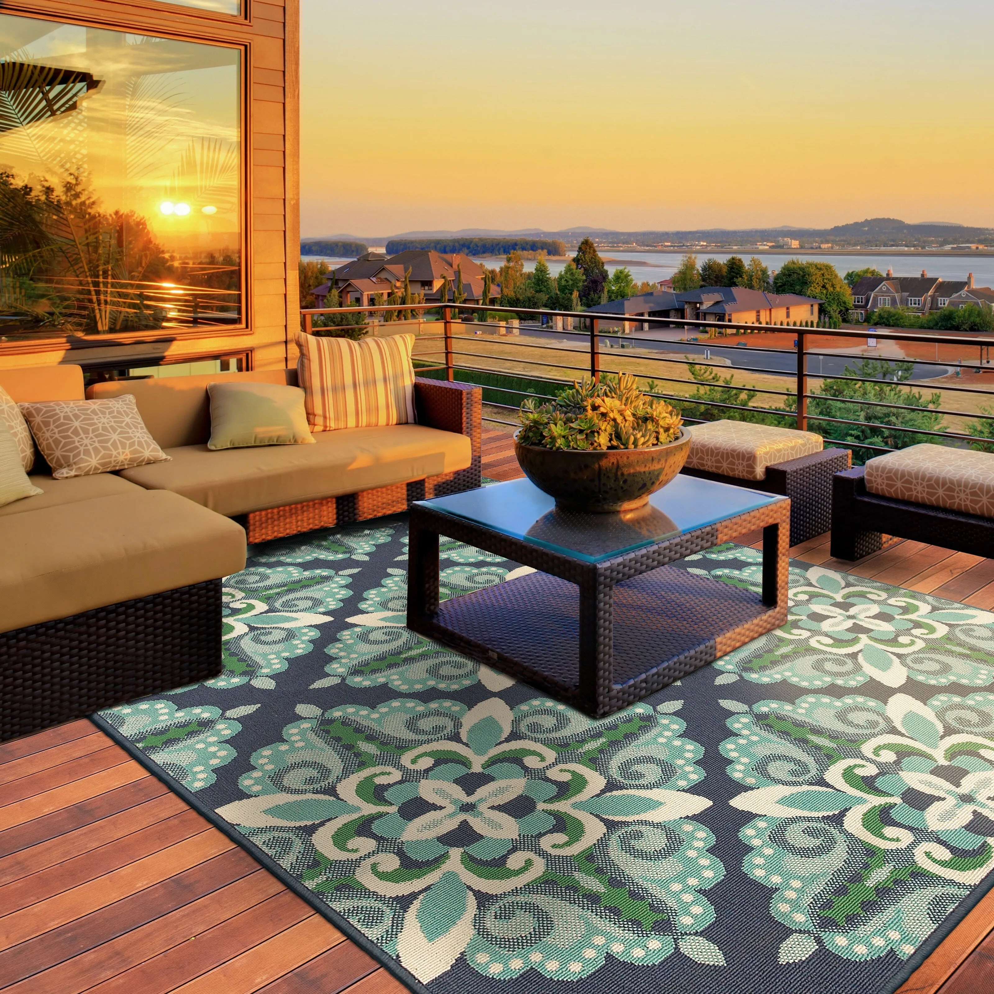 Vista Home Mackinac Medallion Blue/ Green Indoor-Outdoor Area Rug.