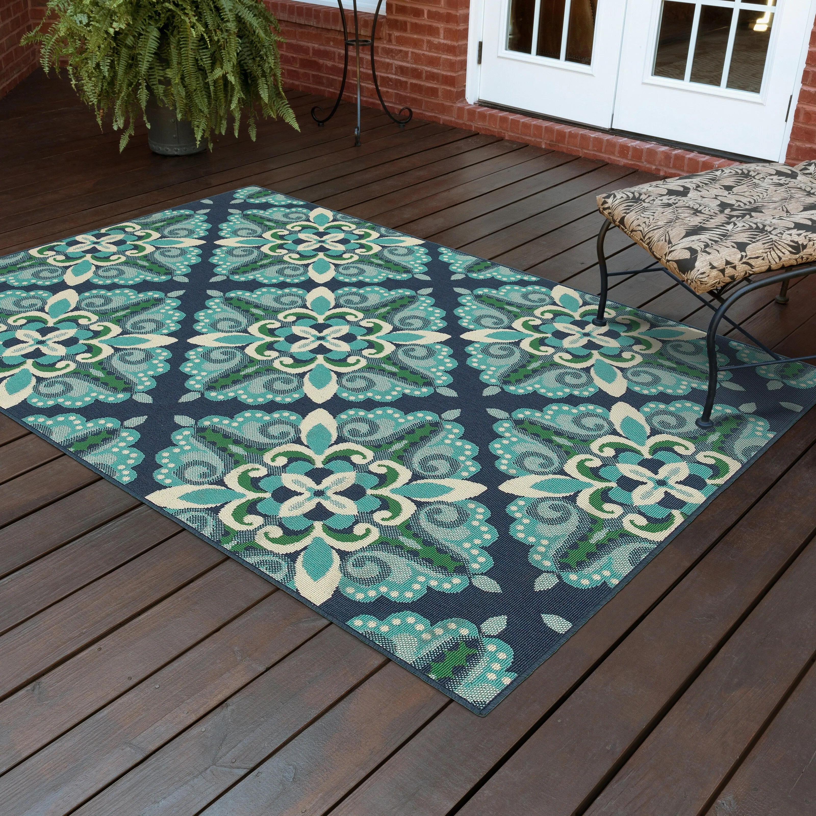 Vista Home Mackinac Medallion Blue/ Green Indoor-Outdoor Area Rug.