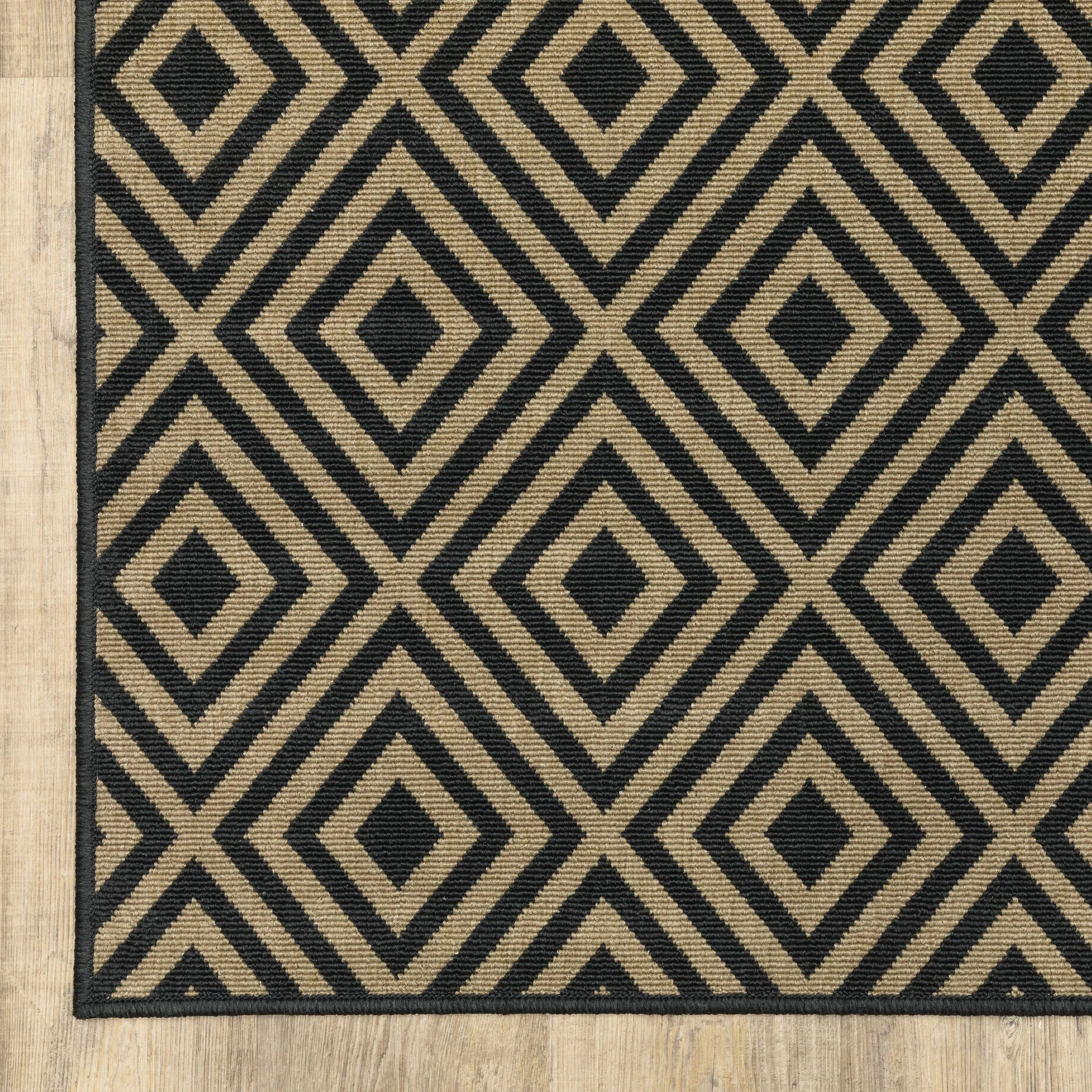 Vista Home Malta Black/Tan Diamond Indoor-Outdoor Rug.
