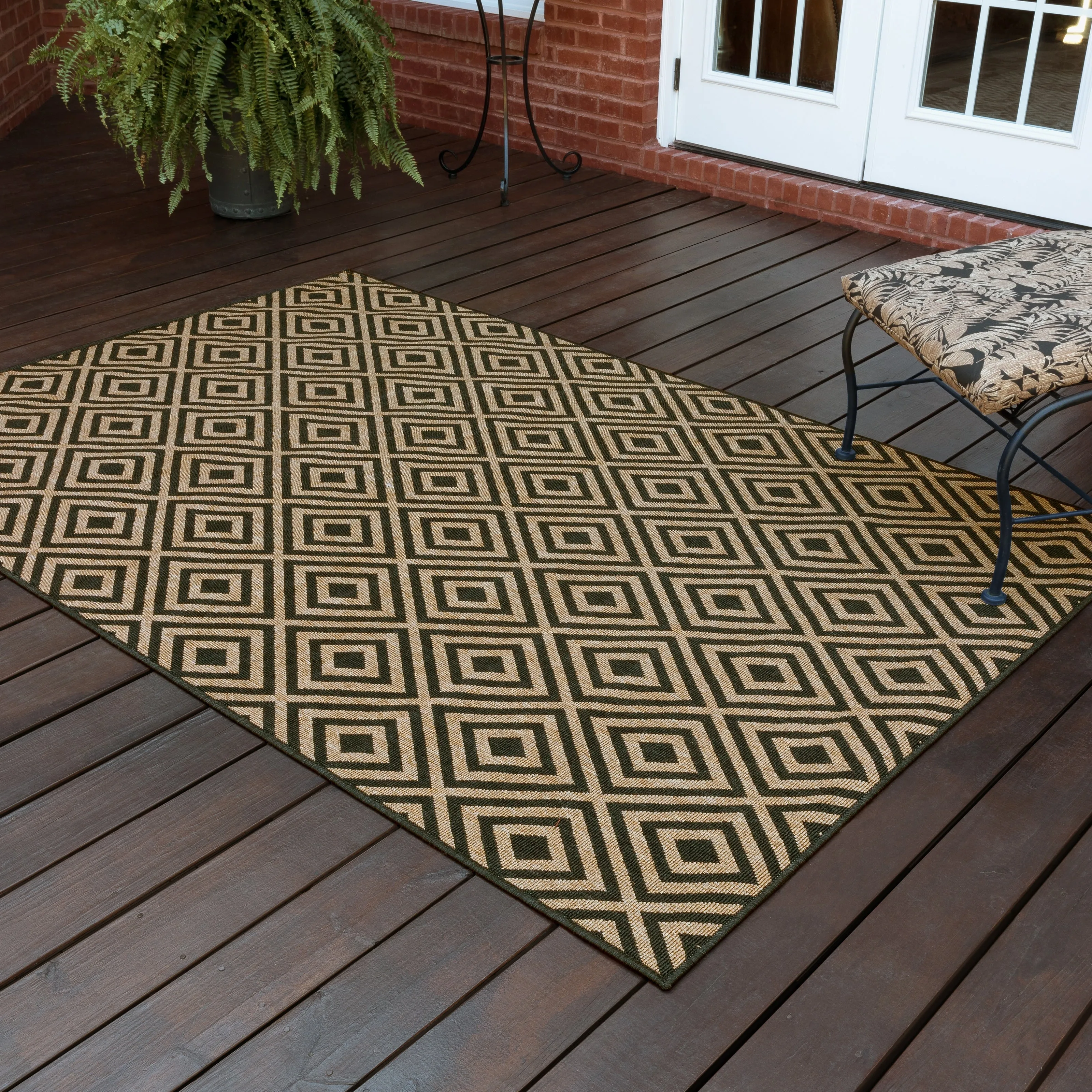 Vista Home Malta Black/Tan Diamond Indoor-Outdoor Rug.