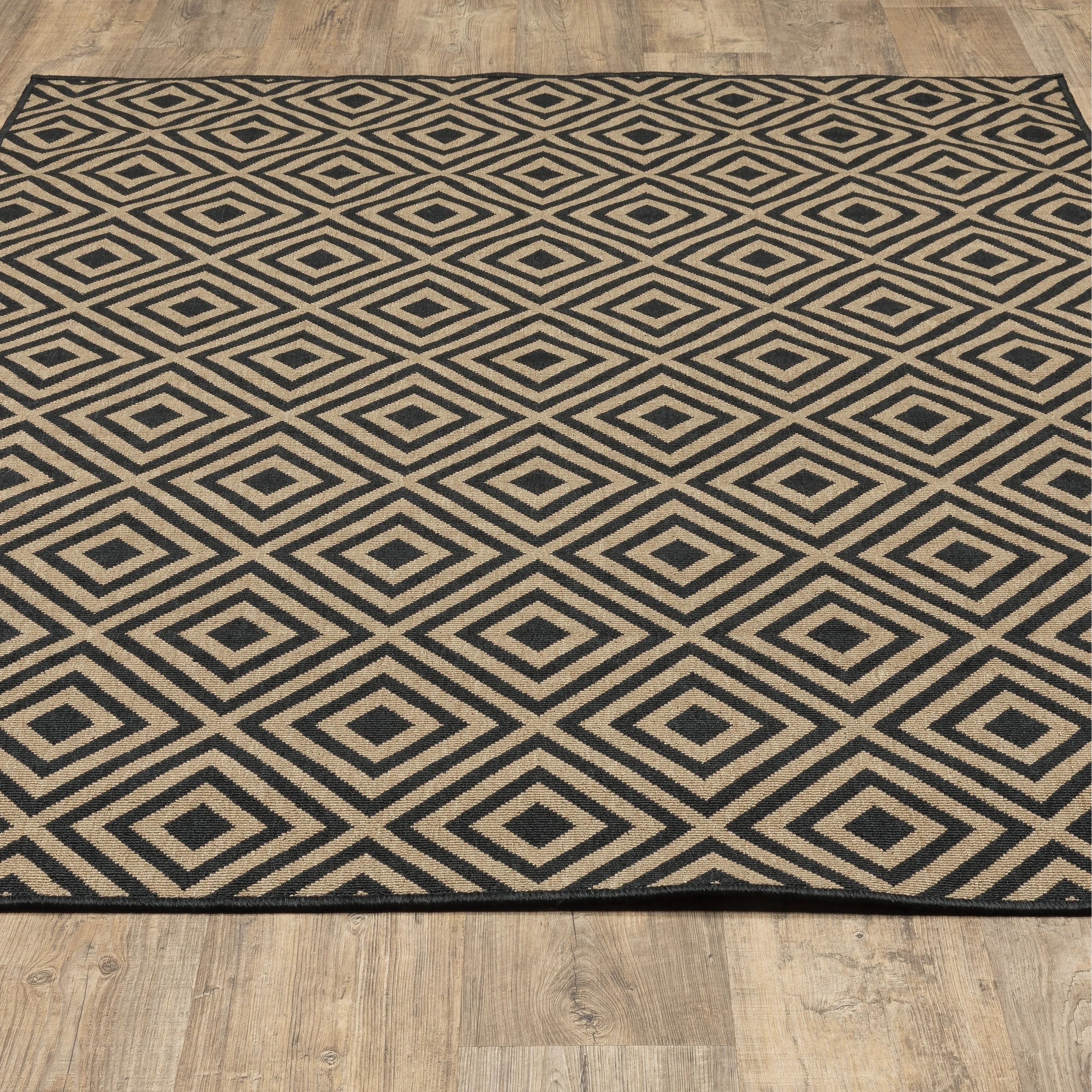 Vista Home Malta Black/Tan Diamond Indoor-Outdoor Rug.