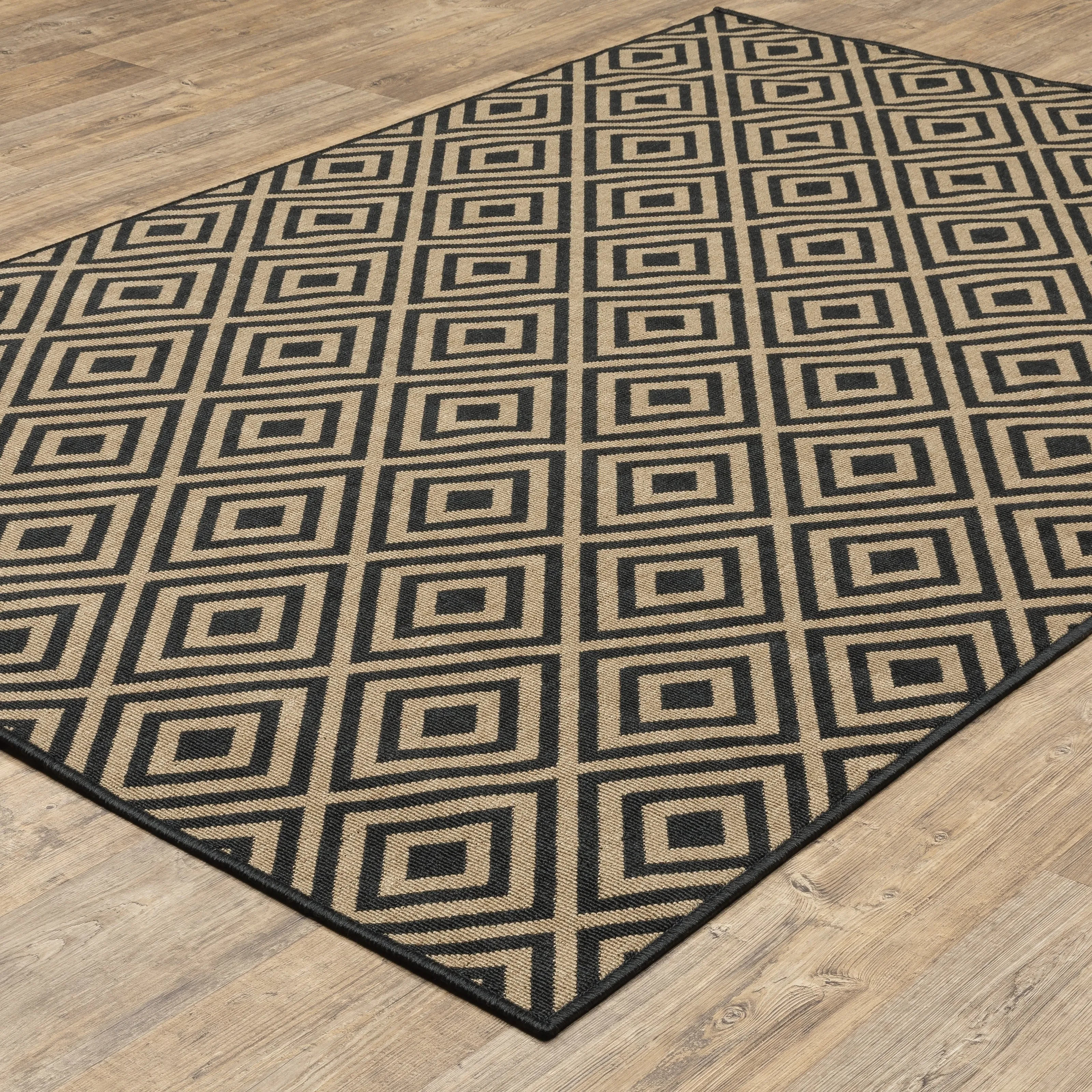 Vista Home Malta Black/Tan Diamond Indoor-Outdoor Rug.