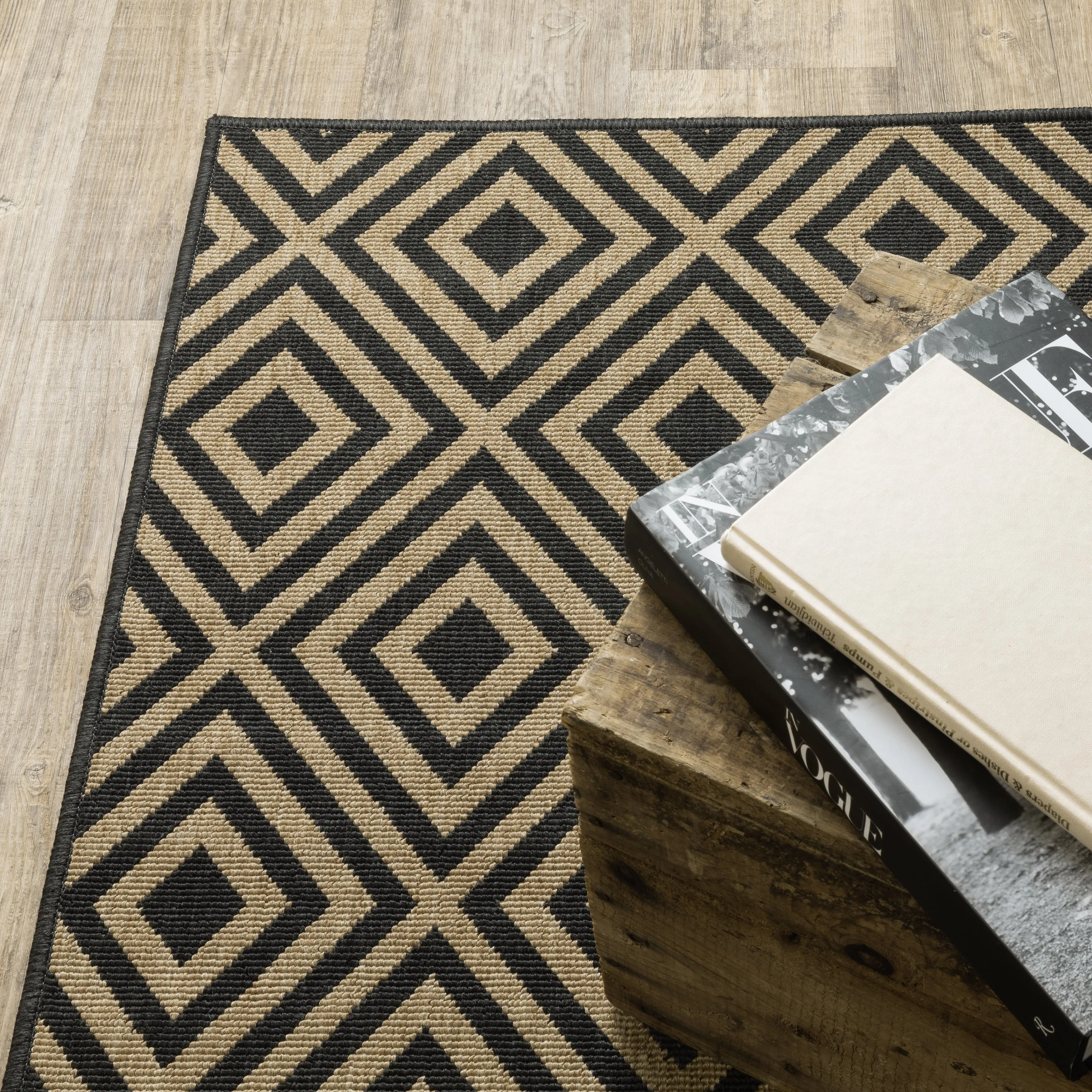 Vista Home Malta Black/Tan Diamond Indoor-Outdoor Rug.